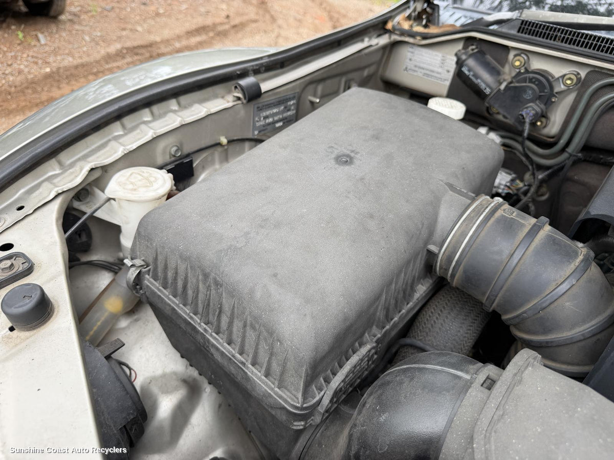 2000-2006 Mitsubishi Pajero Air Cleaner Box