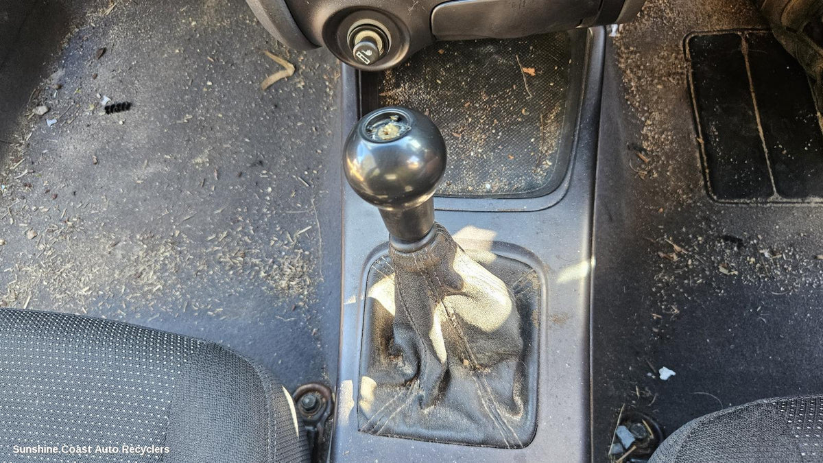 2000-2003 Hyundai Elantra Gear Stick Shifter