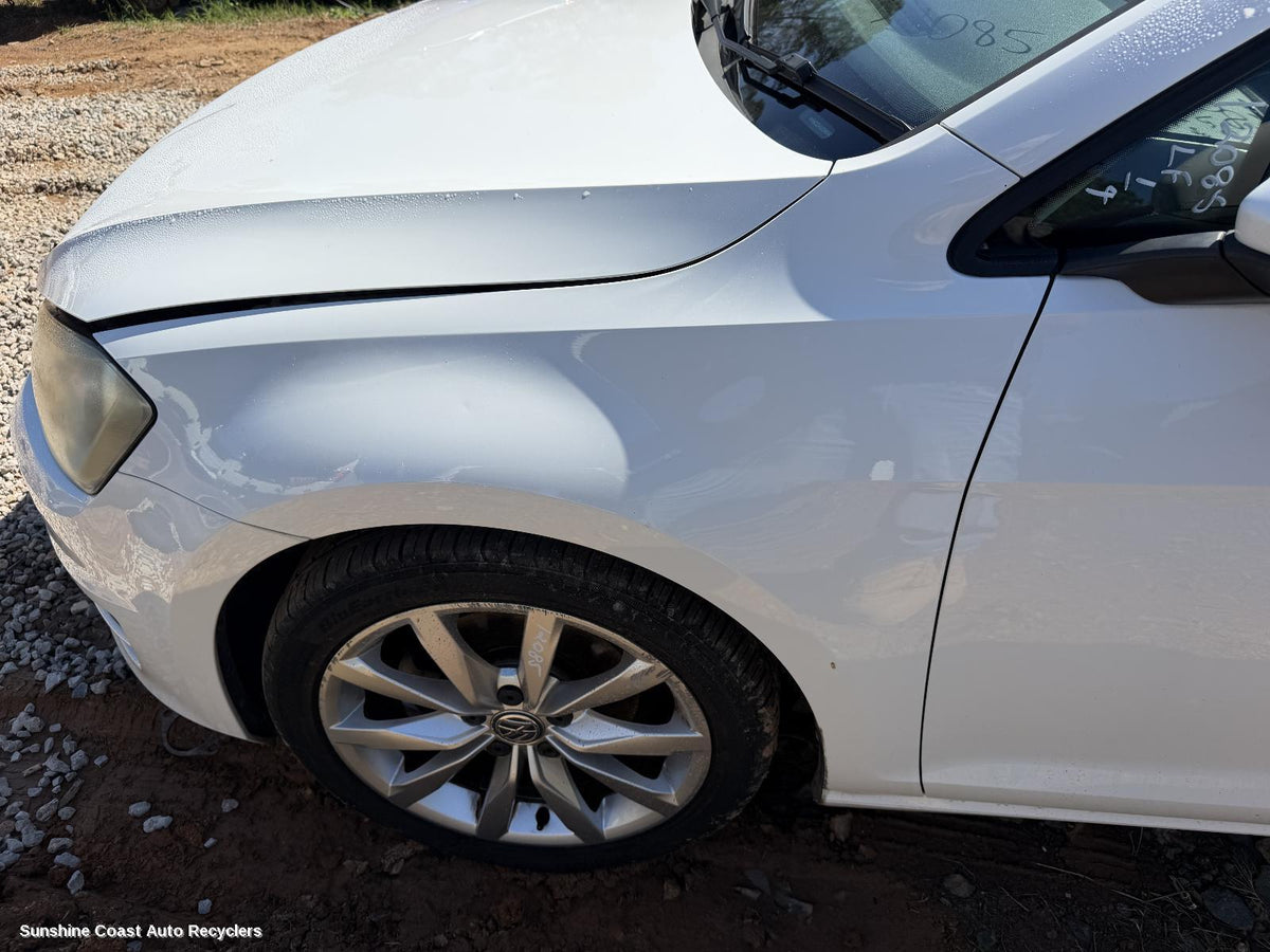 2012-2017 Volkswagen Golf Left Guard