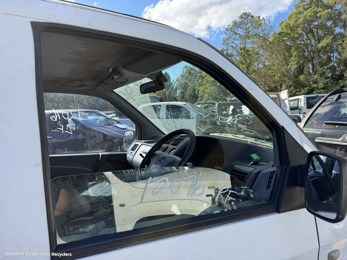 1998-2004 Mercedes Vito Right Front Door Window