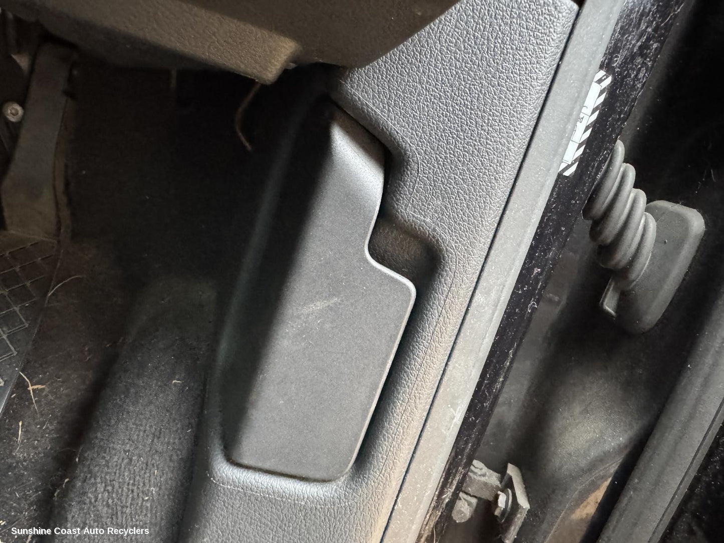 2016 Volkswagen Touareg Bonnet Release