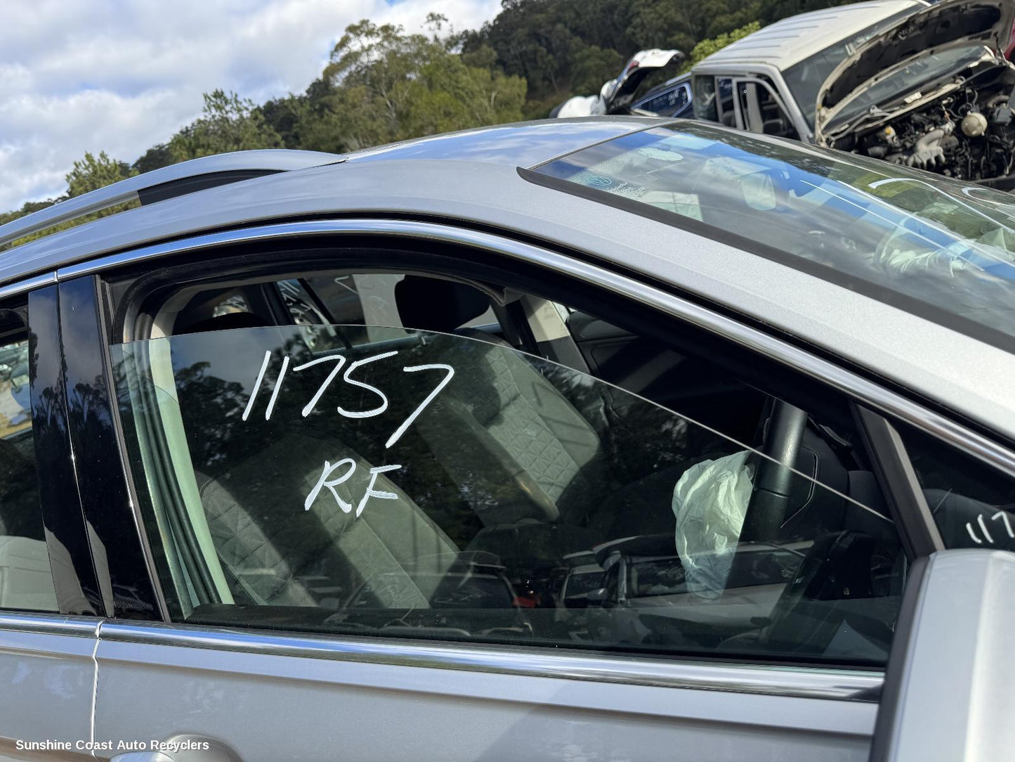 2022 Volkswagen Tiguan Right Front Door Window