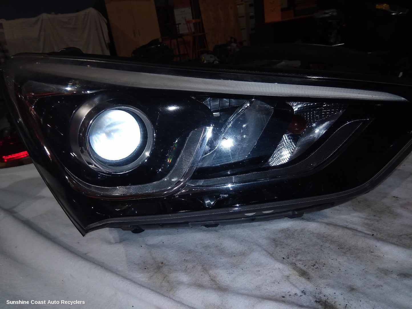 2015 Hyundai Santa Fe Right Headlamp