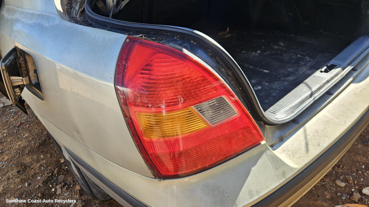 2000-2003 Hyundai Elantra Left Taillight