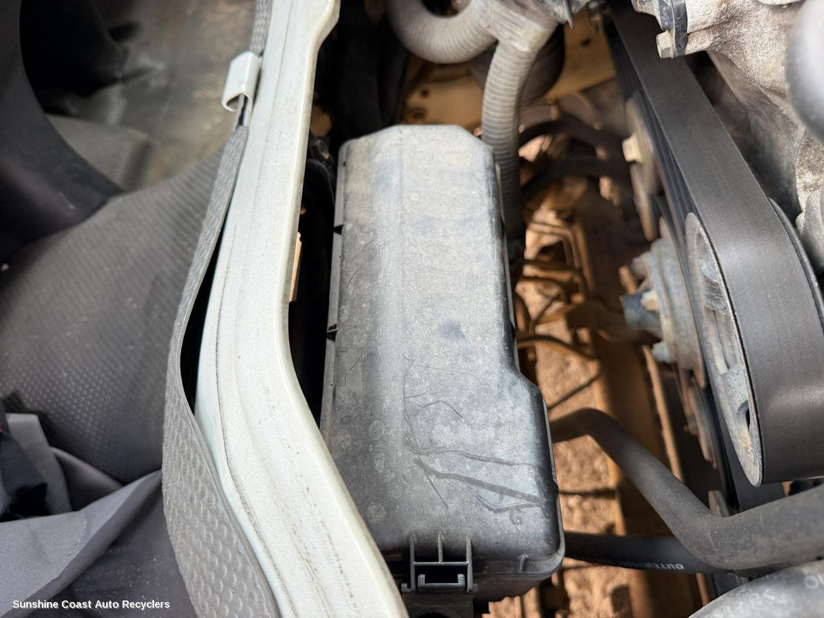 2005-2015 Toyota Hiace Fuse Box