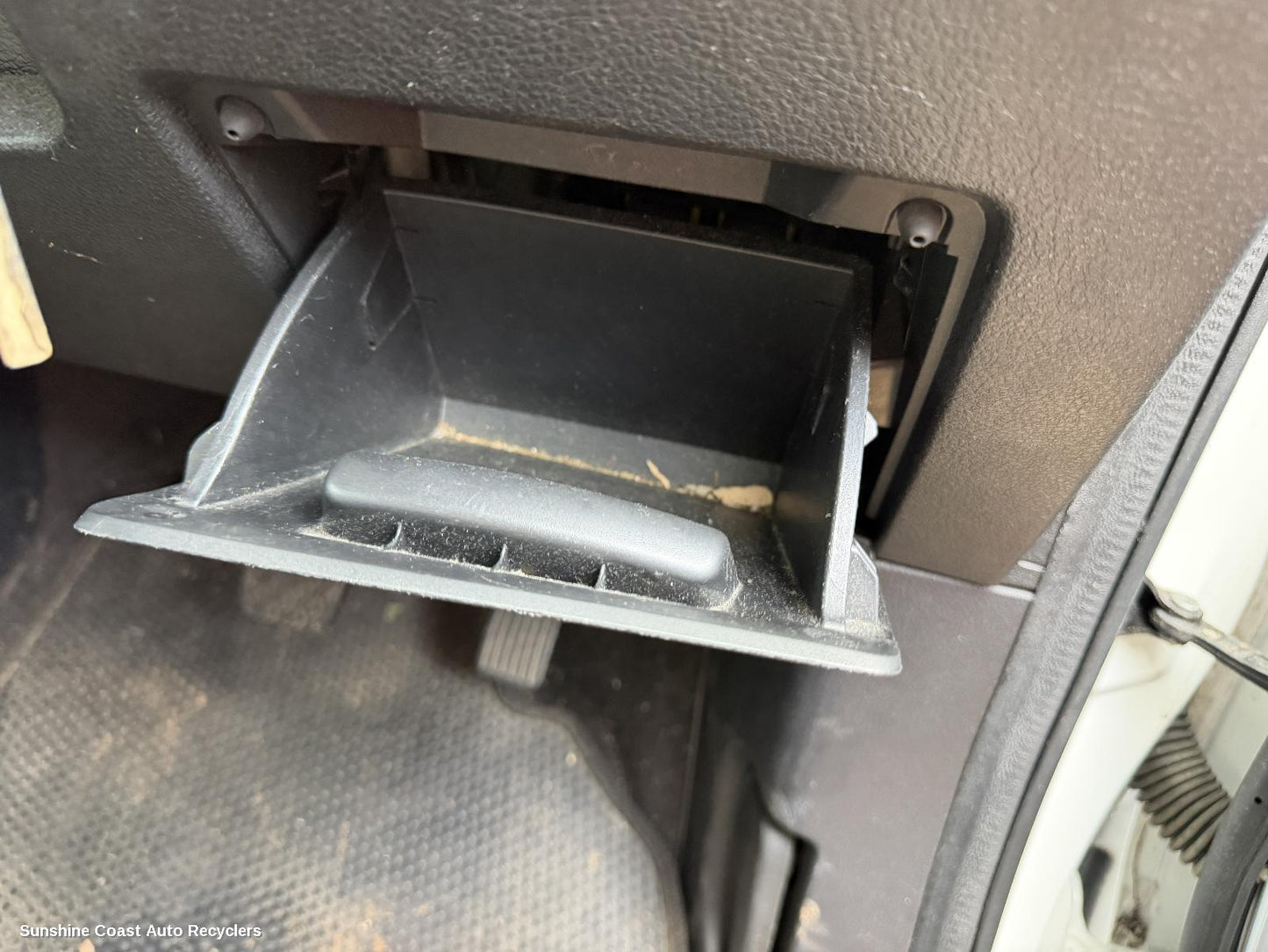 2015-2025 Ldv G10 Glove Box