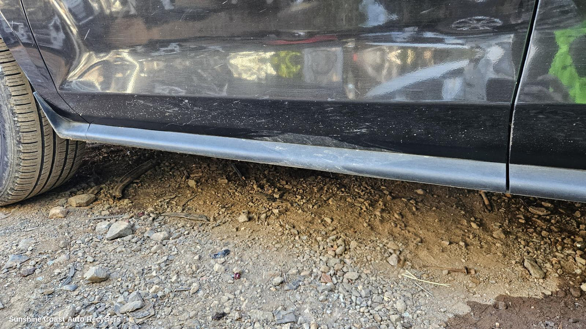 2006-2012 Mazda Cx7 Left Front Door