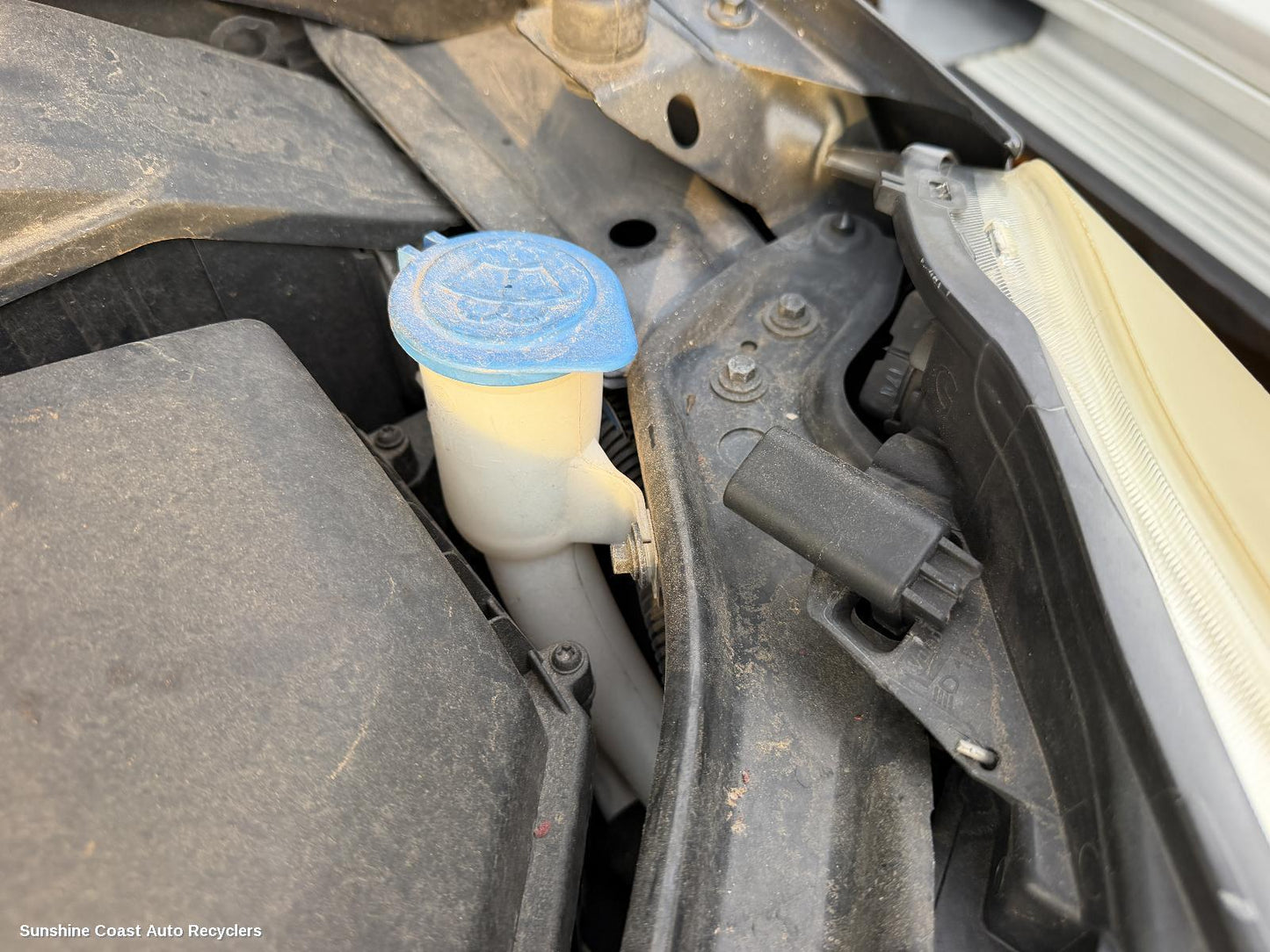 2009-2013 Volvo Xc60 Washer Bottle