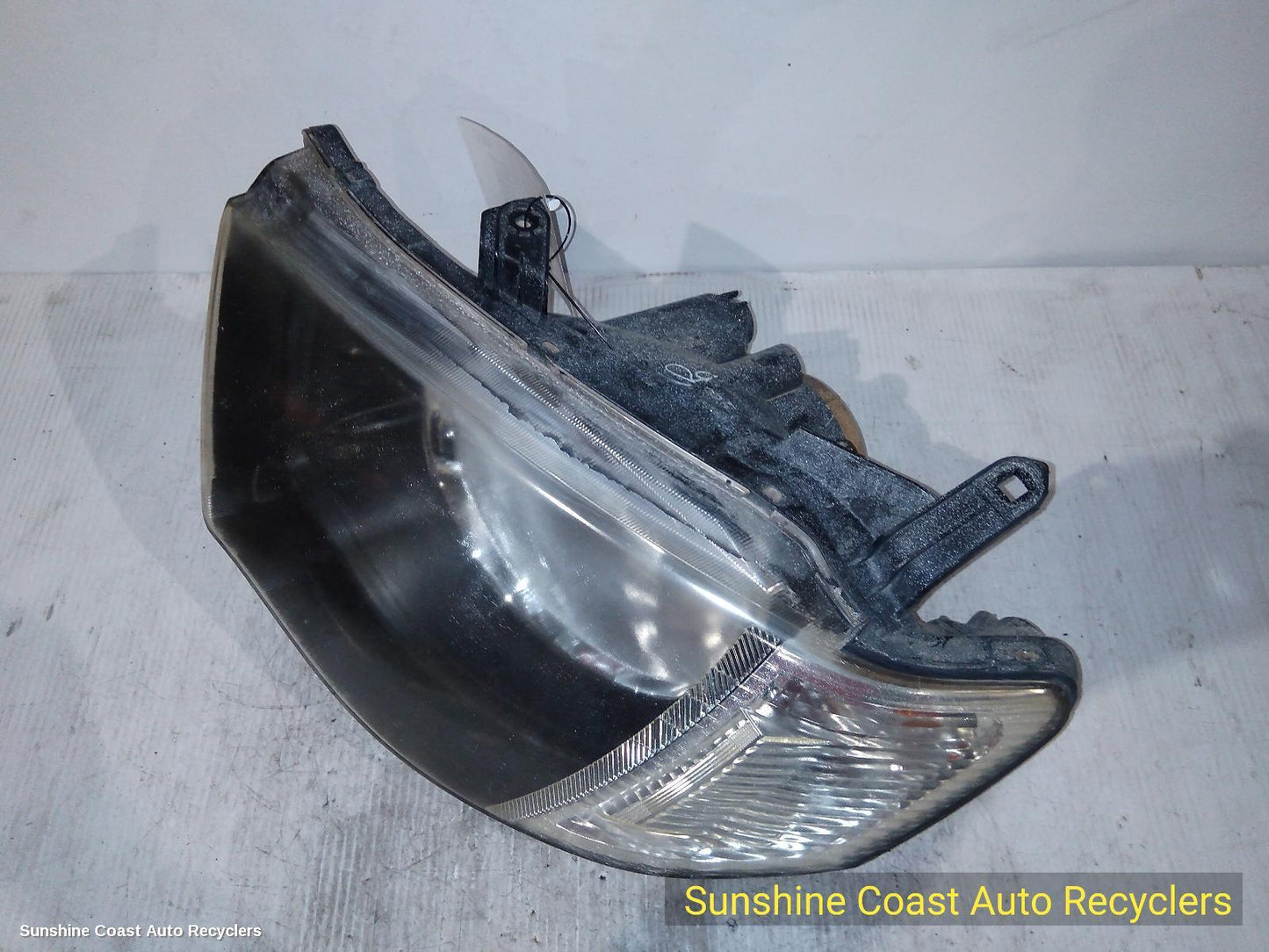 2011 Mitsubishi Triton Left Headlamp