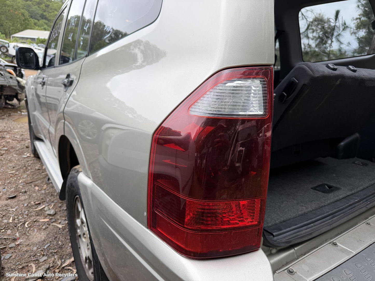 2002-2006 Mitsubishi Pajero Left Taillight