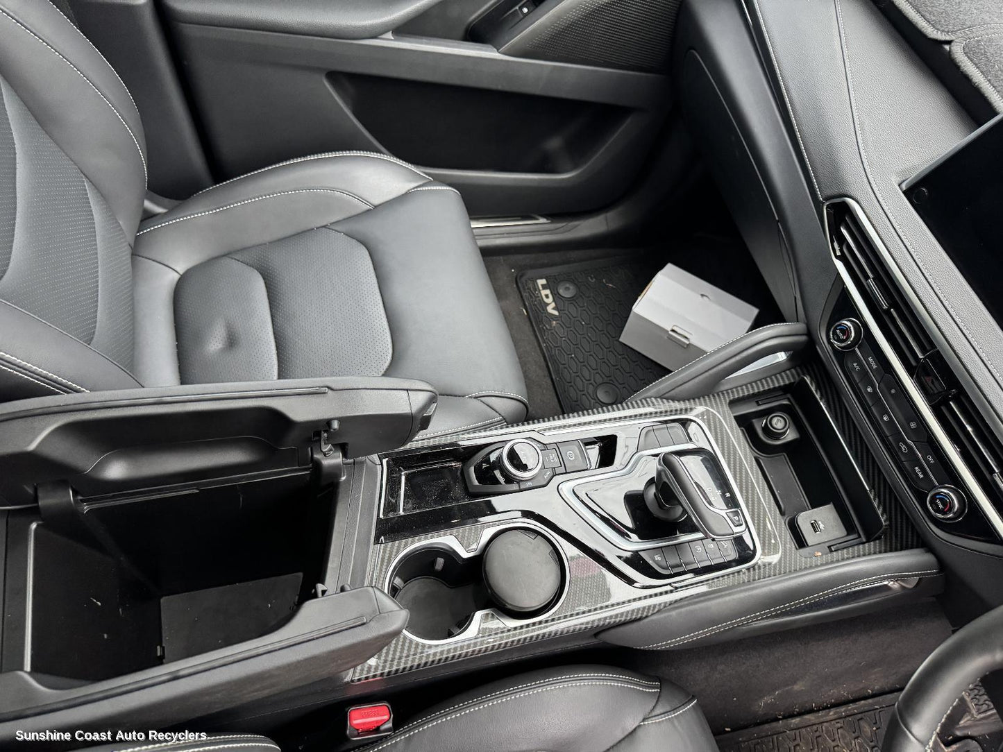 2022 Ldv D90 Console