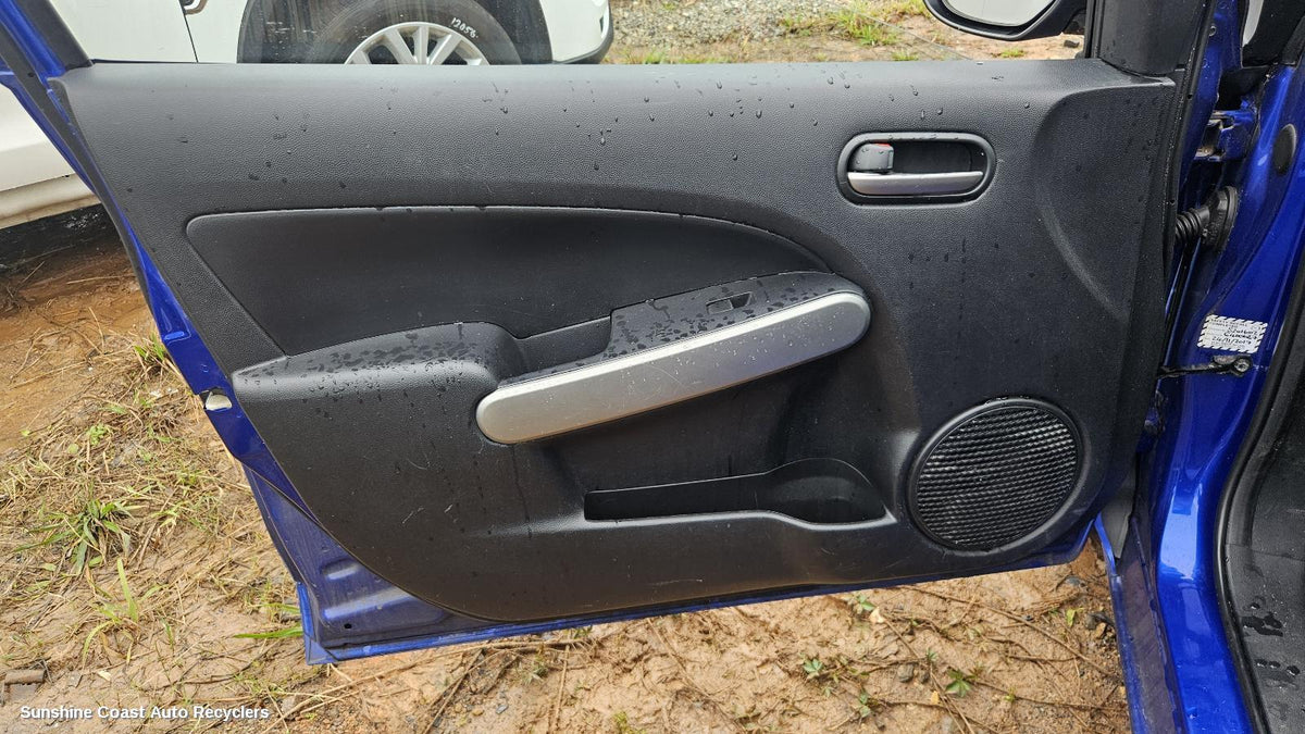 2010-2011 Mazda 2 Door Trim