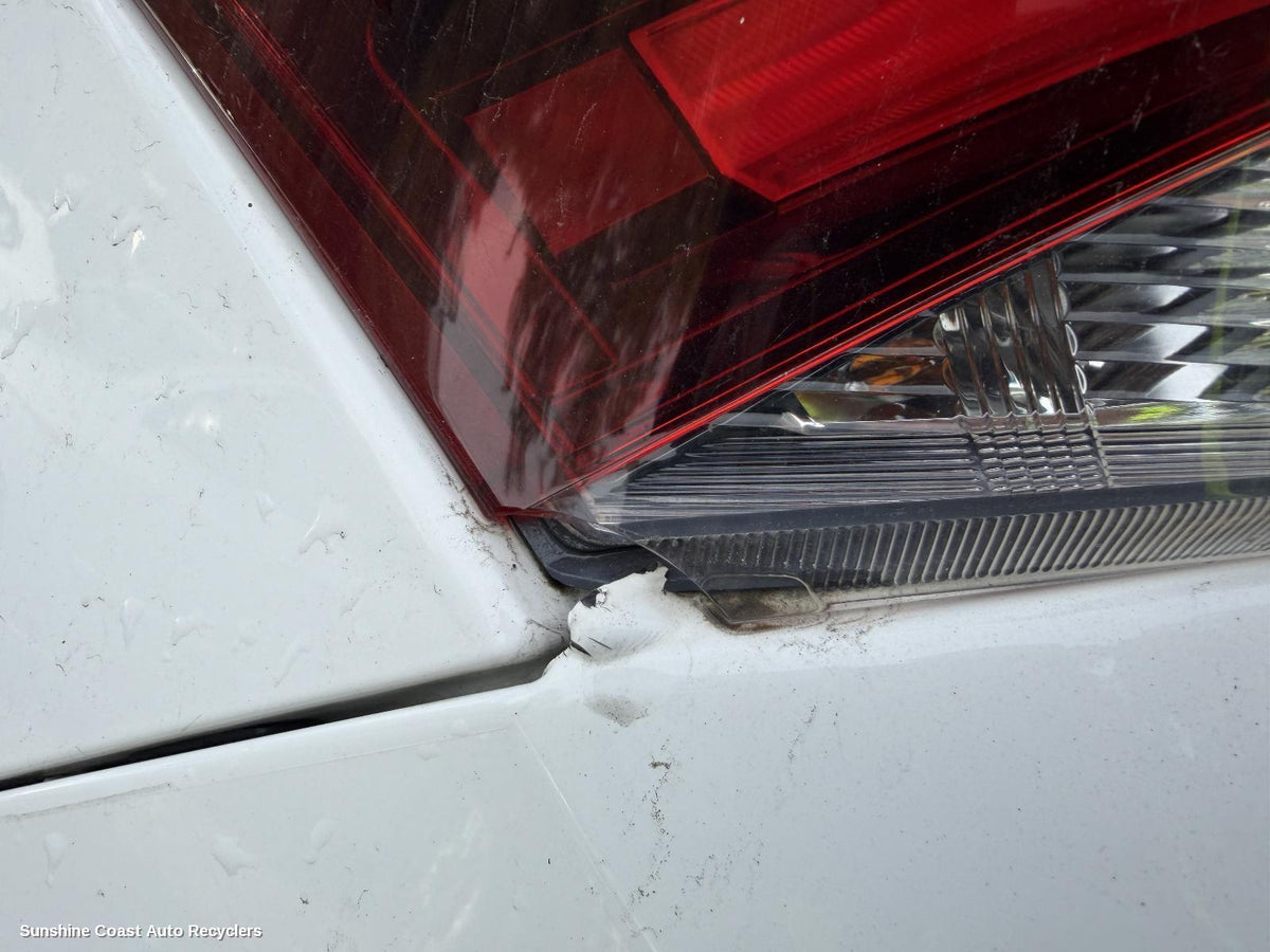 2015-2018 Toyota Corolla Left Taillight