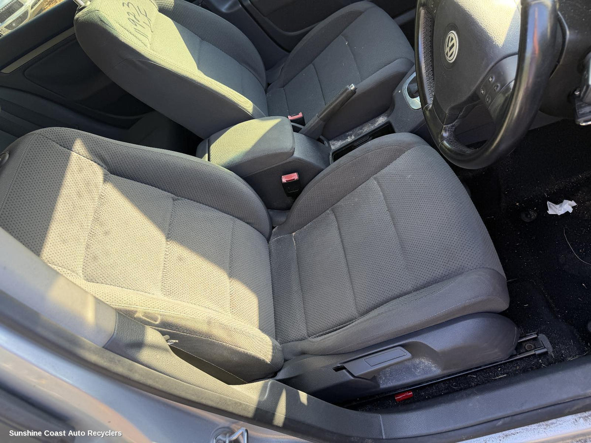 2004-2009 Volkswagen Golf Front Seat