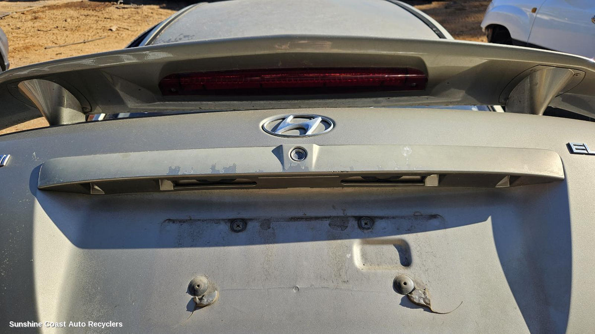 2000-2003 Hyundai Elantra High Level Stoplight
