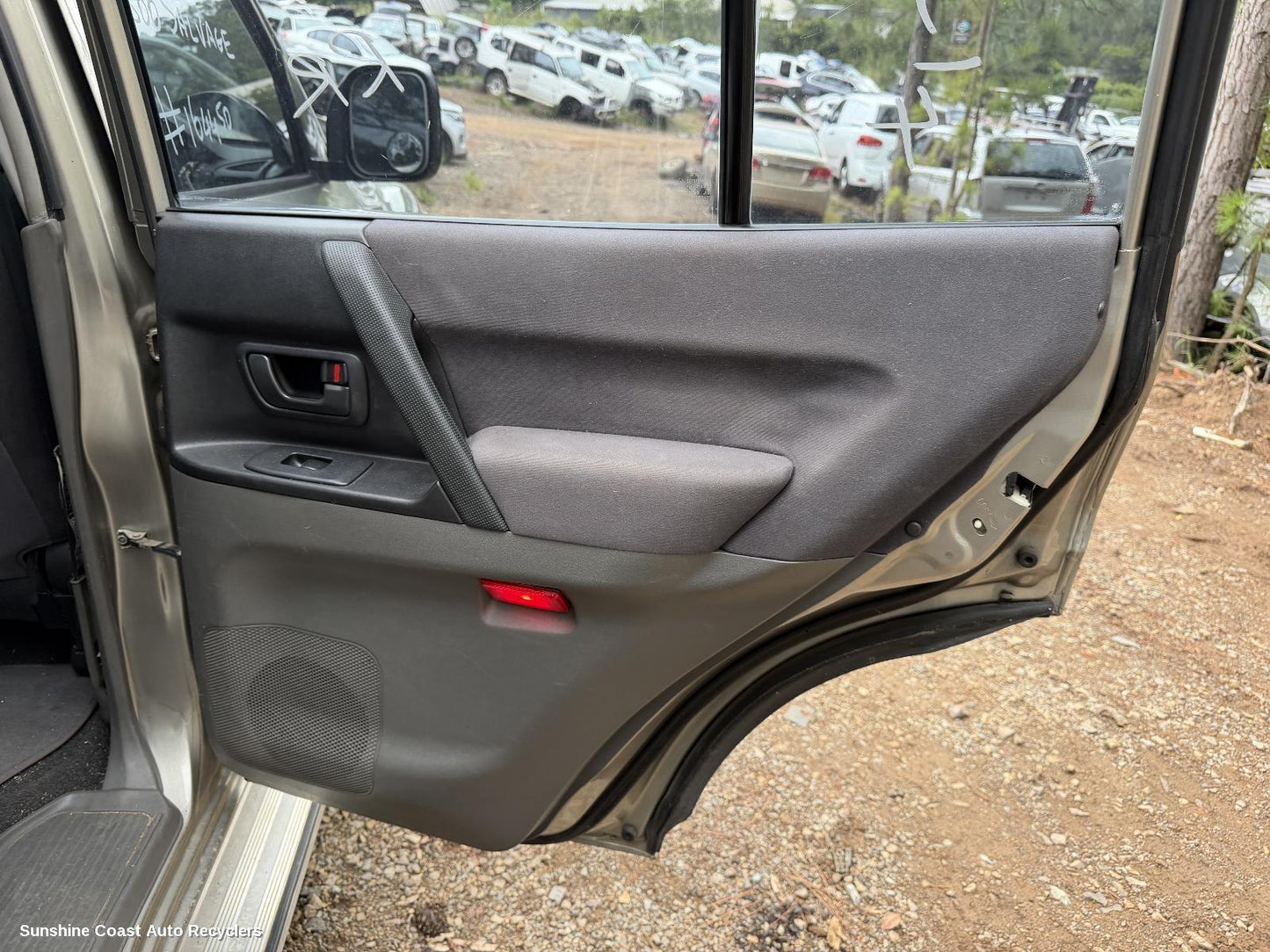 2002-2006 Mitsubishi Pajero Door Trim