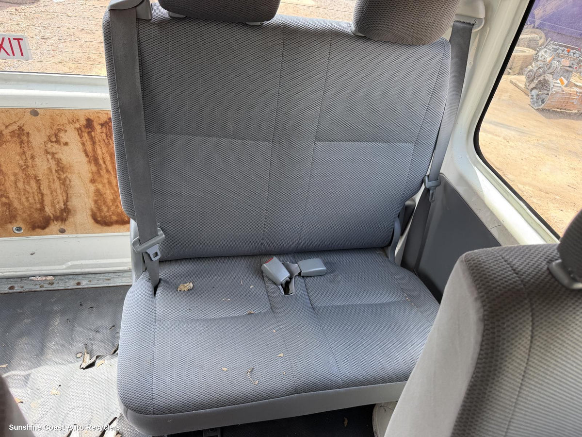 2005-2019 Toyota Hiace 3rd Seat