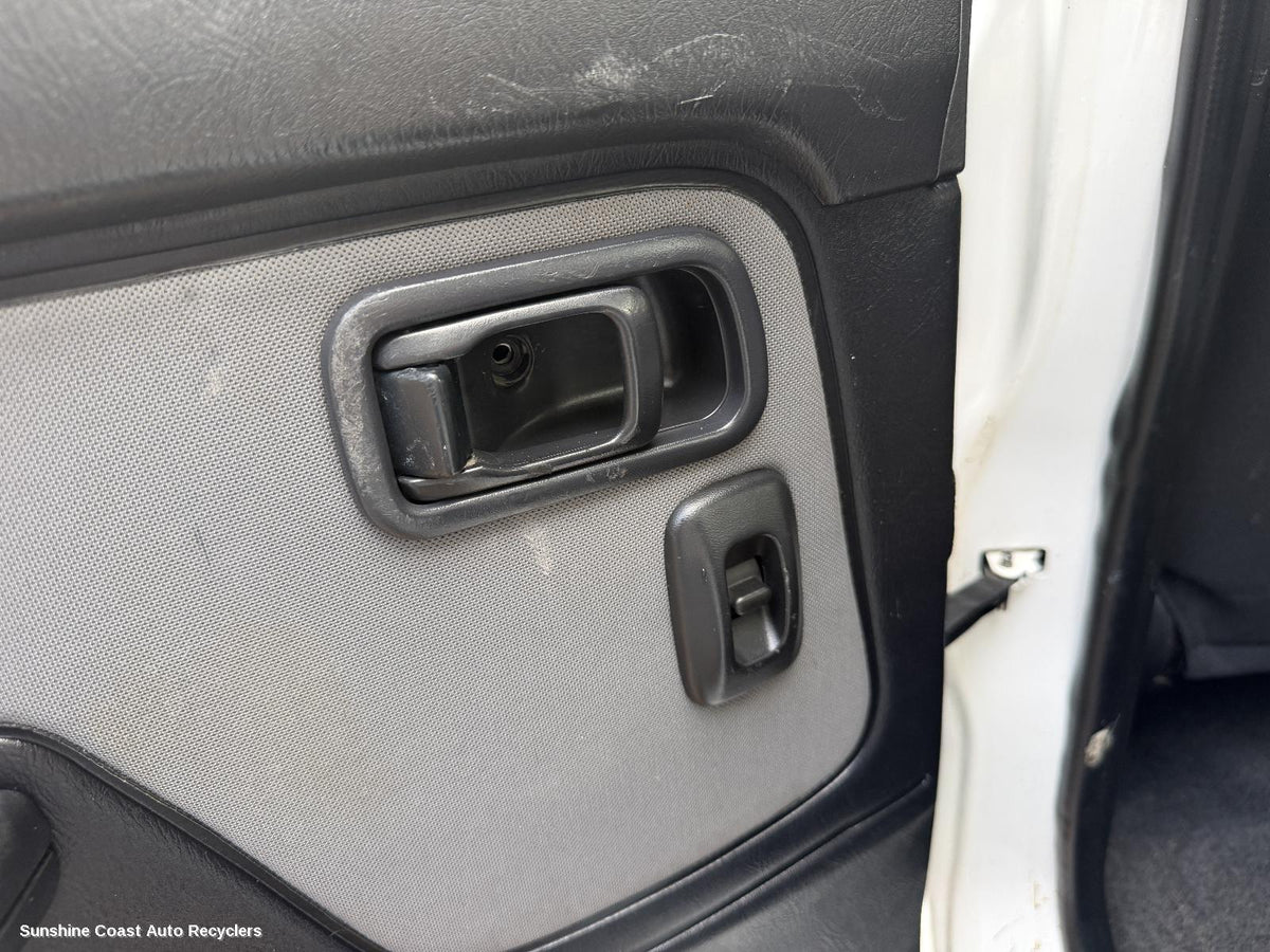 1997-2015 Nissan Navara Door Handle