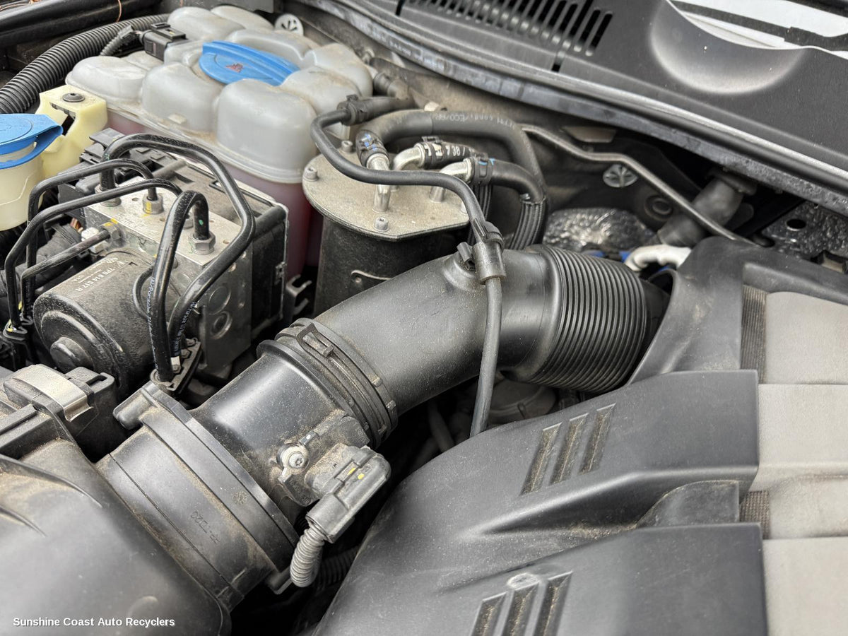 2010-2018 Volkswagen Touareg Air Cleaner Duct Hos
