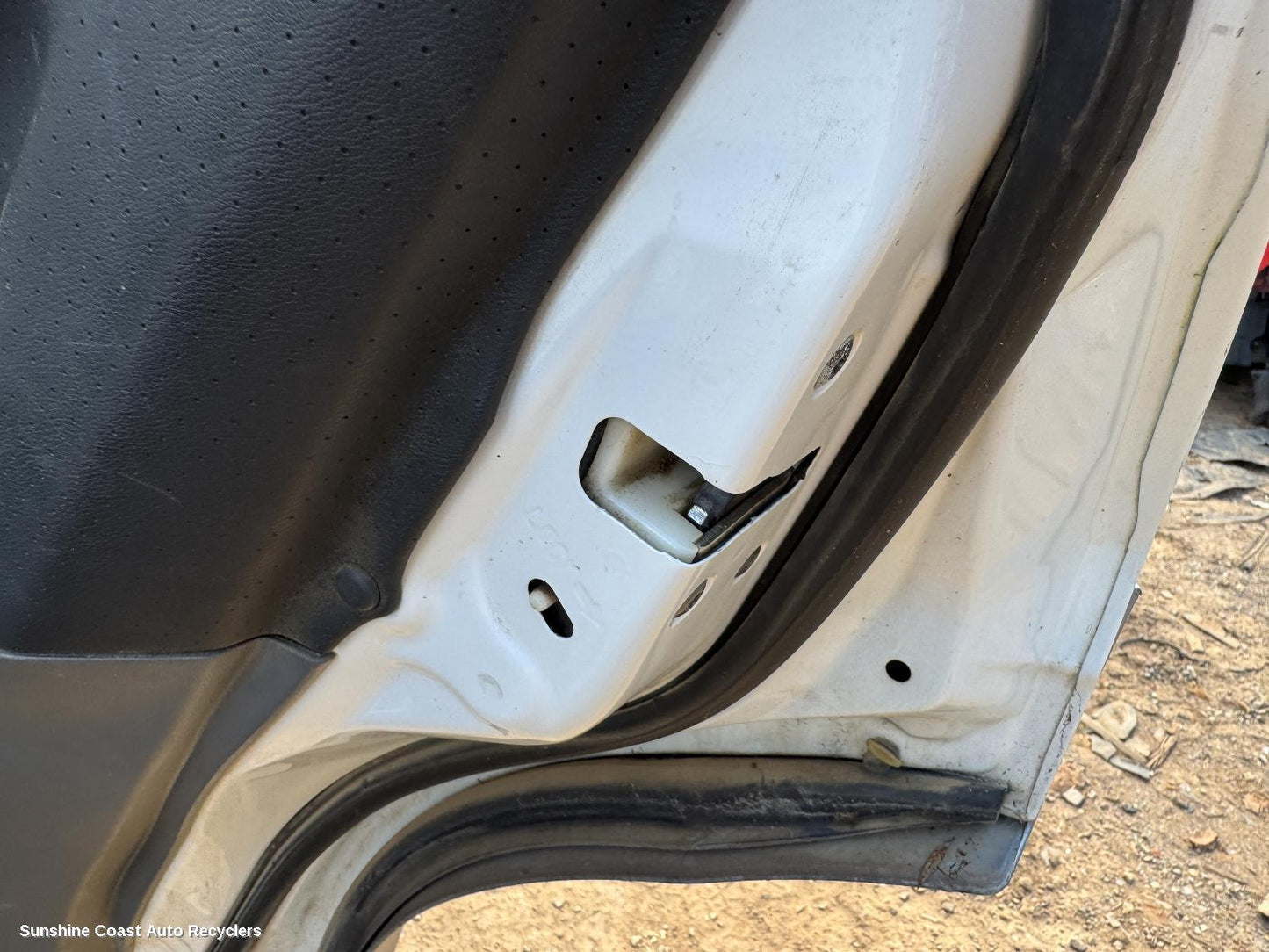 2000-2006 Mitsubishi Pajero Door Boot Gate Lock