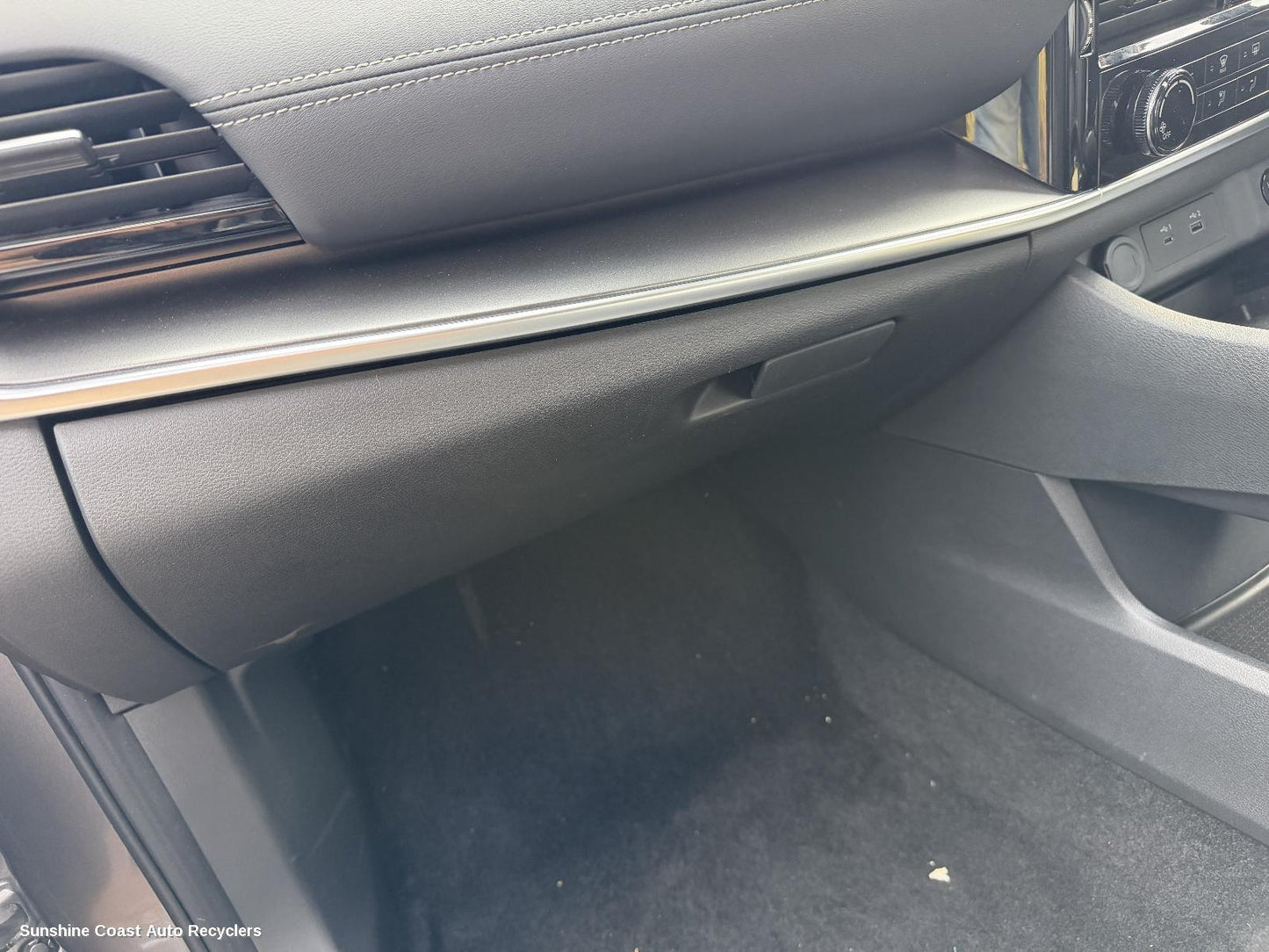 2022-2026 Nissan Xtrail Glove Box