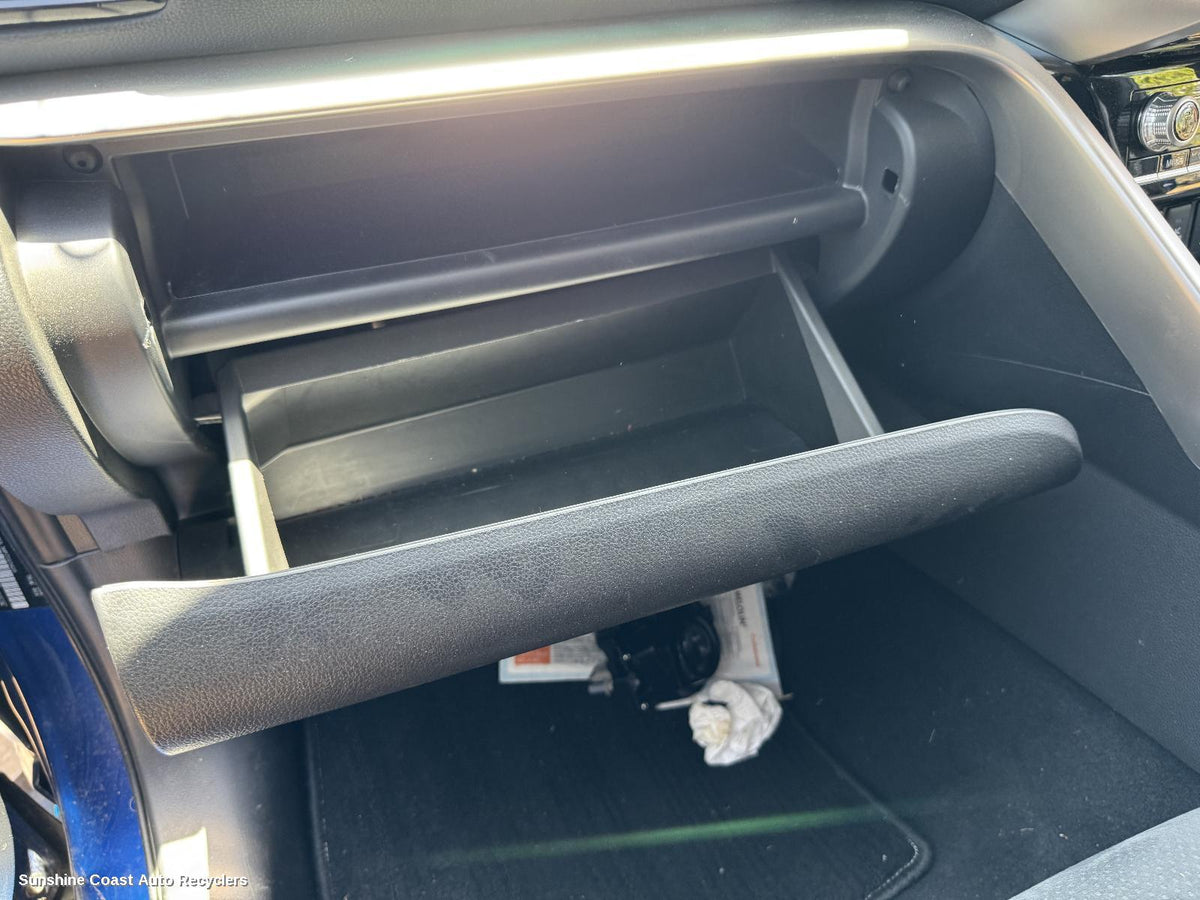 2017-2026 Mitsubishi Eclipse Cross Glove Box
