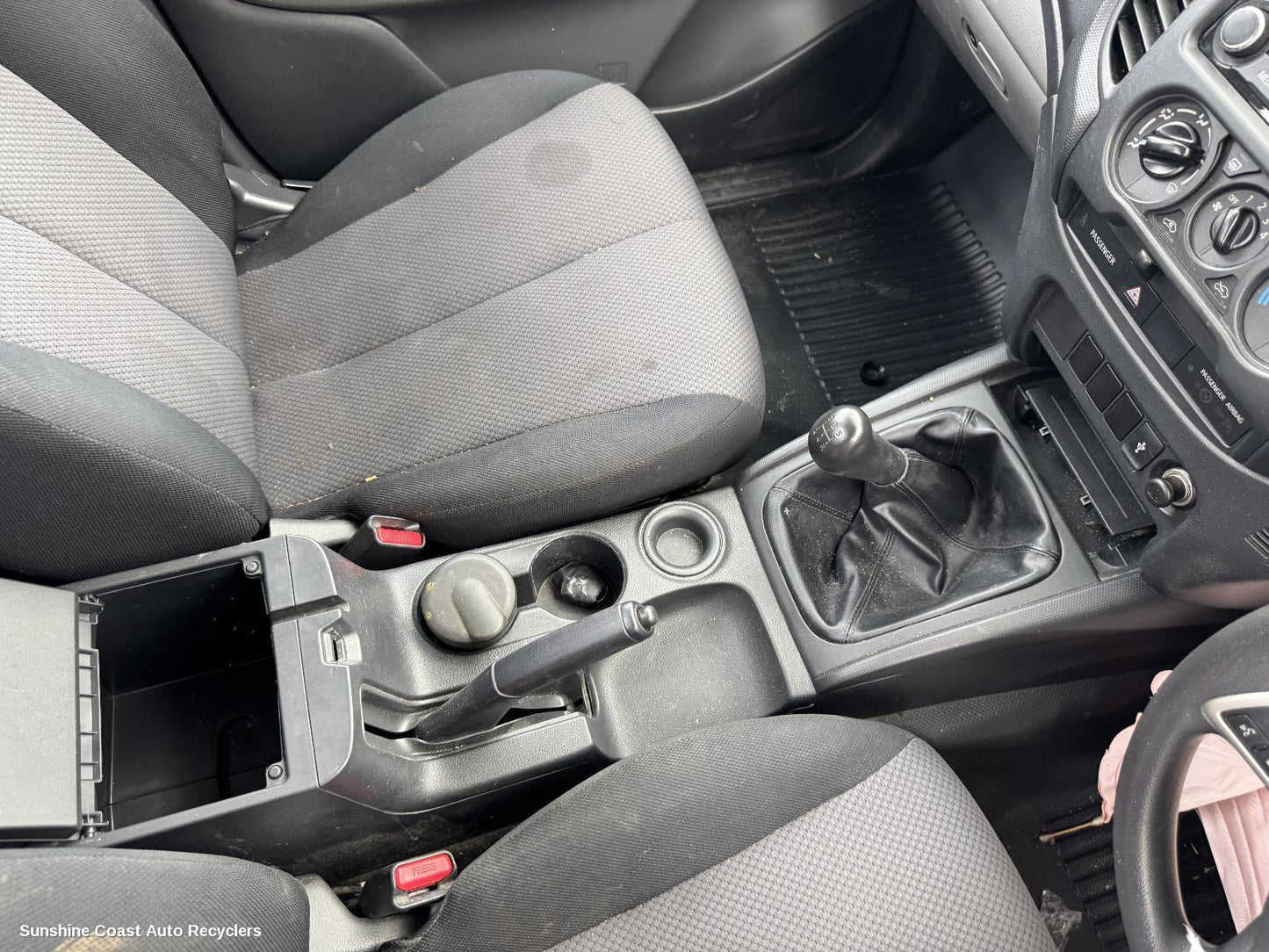 2016 Mitsubishi Triton Console