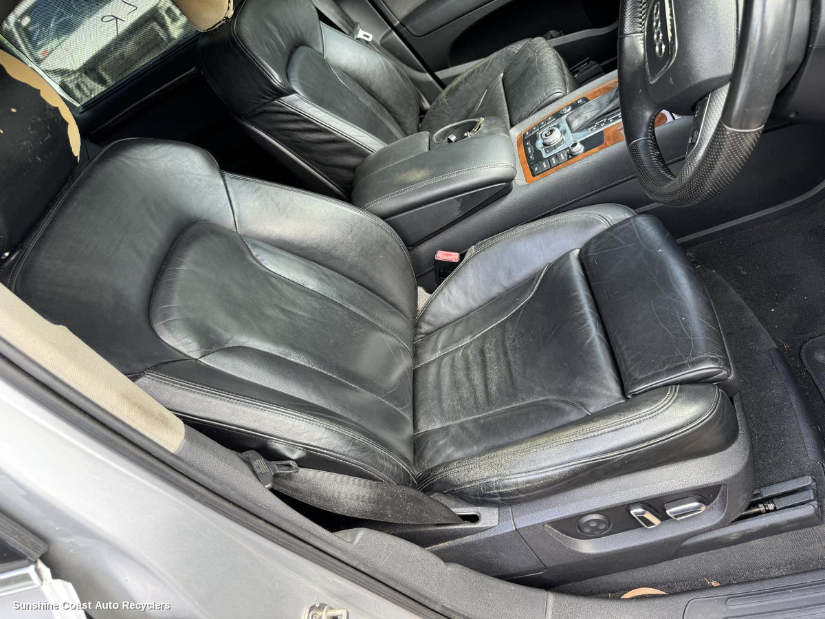 2006-2015 Audi Q7 Front Seat