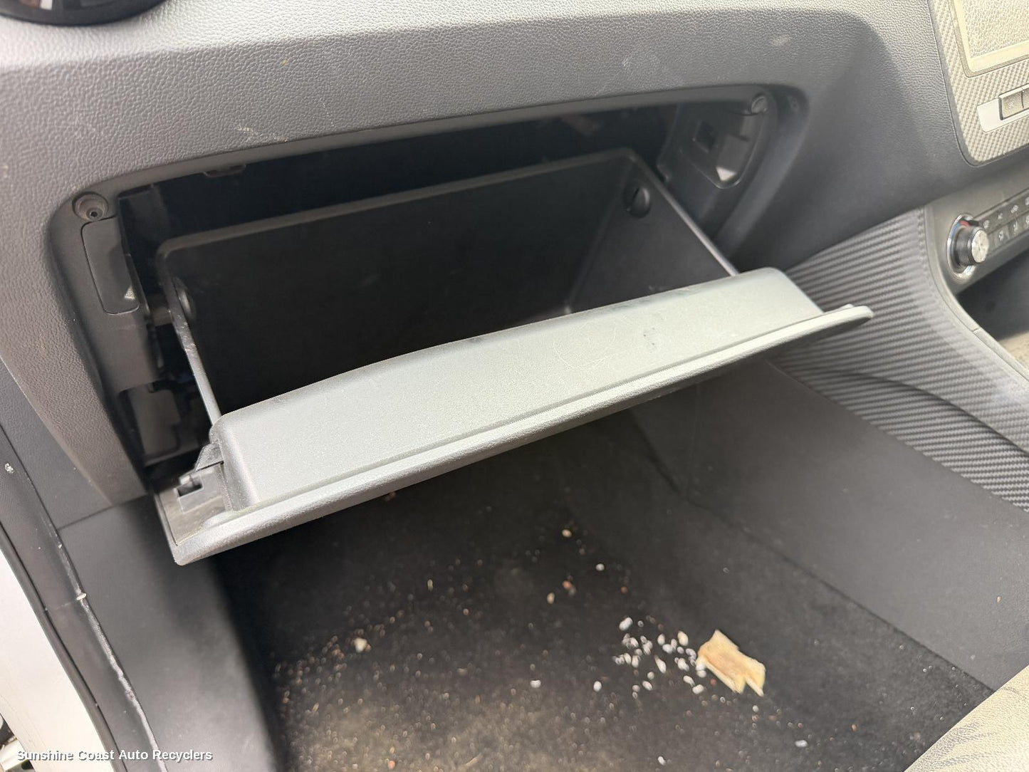 2017-2025 Mg Zs Glove Box