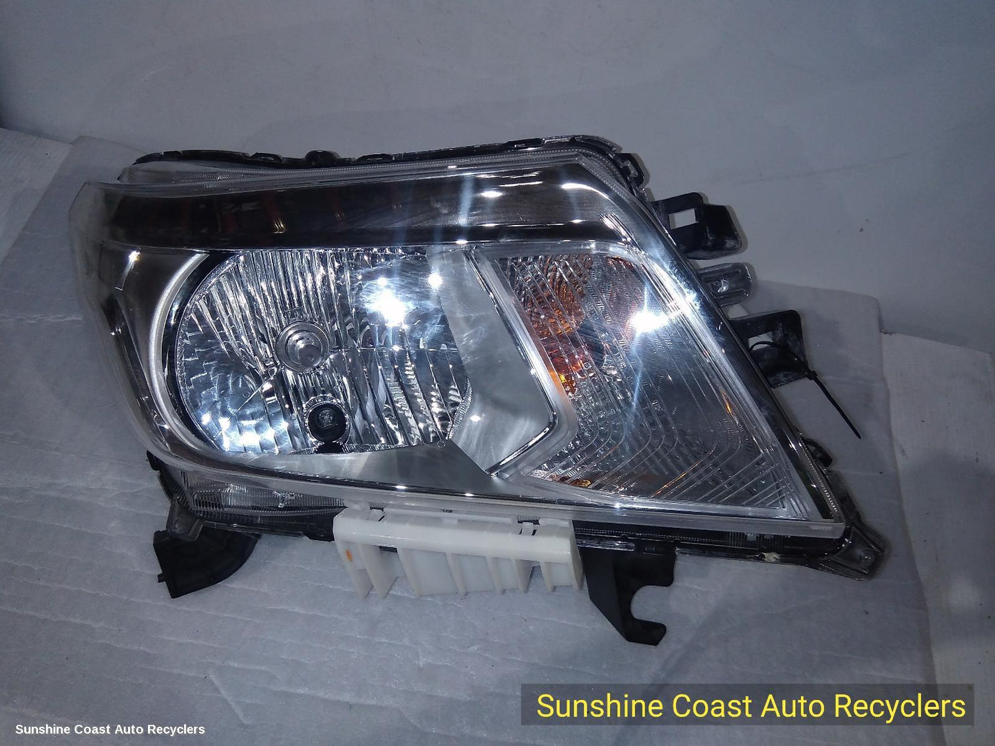 2016 Nissan Navara Right Headlamp