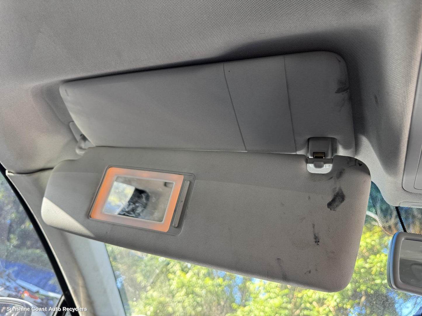 2011 Volkswagen Touareg Sunvisor