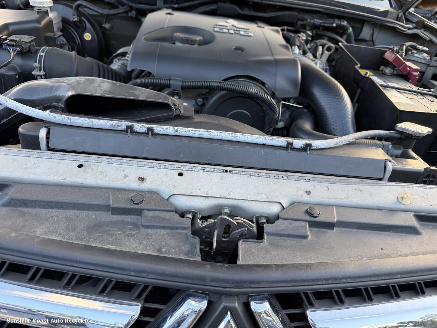 2009-2015 Mitsubishi Challenger Bonnet Lock Support