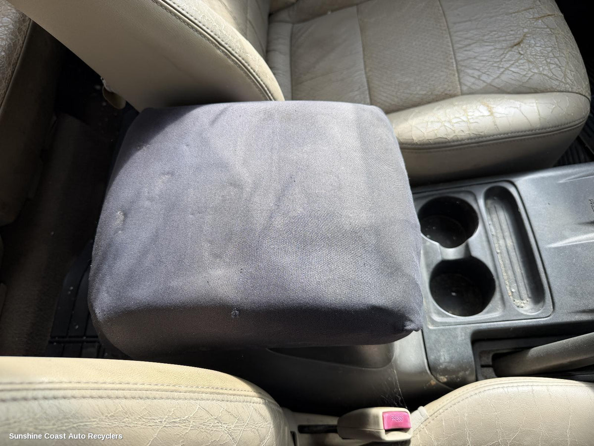 2000-2006 Mitsubishi Pajero Console