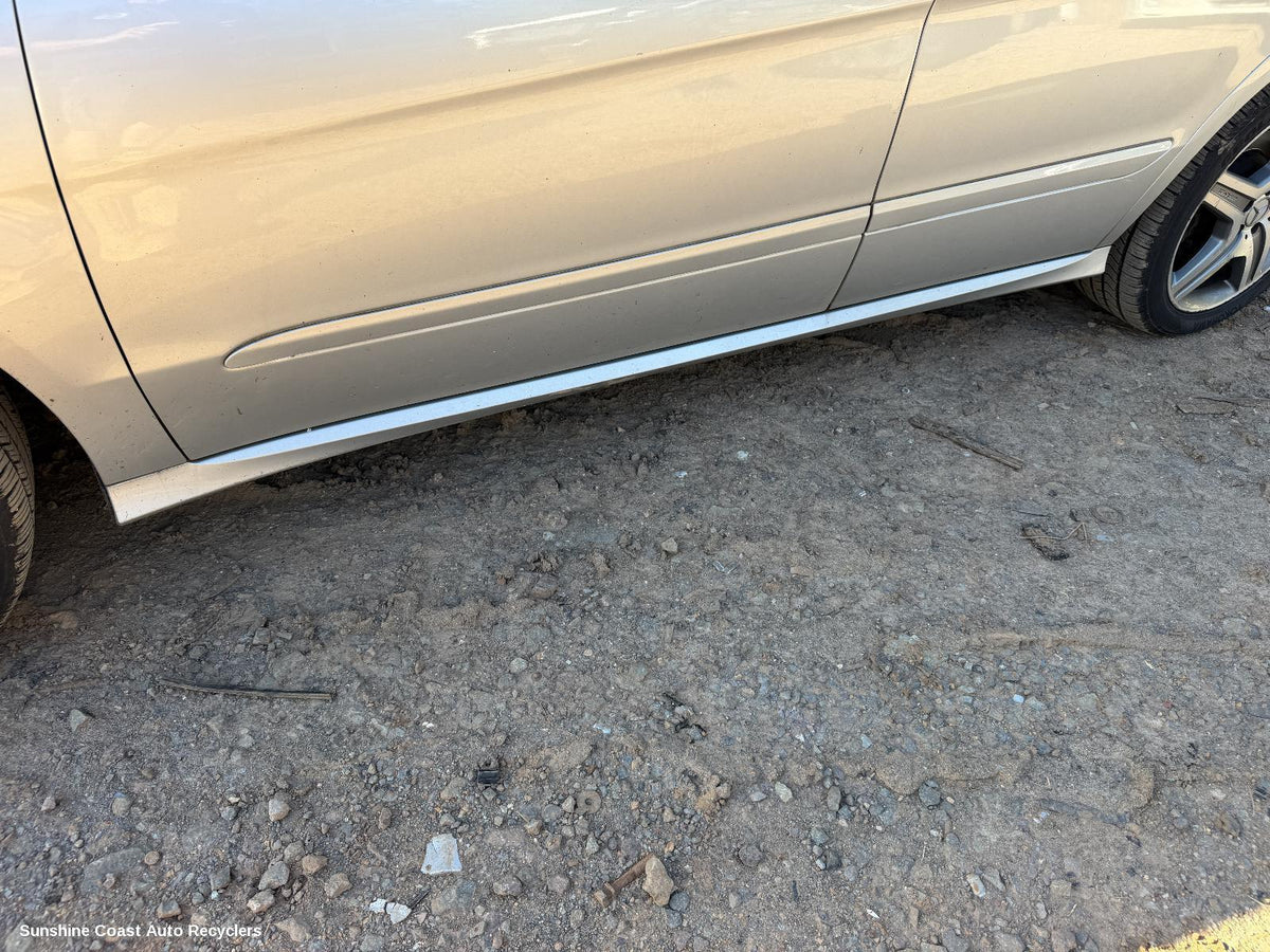 2006-2010 Mercedes R Class Side Step Skirt