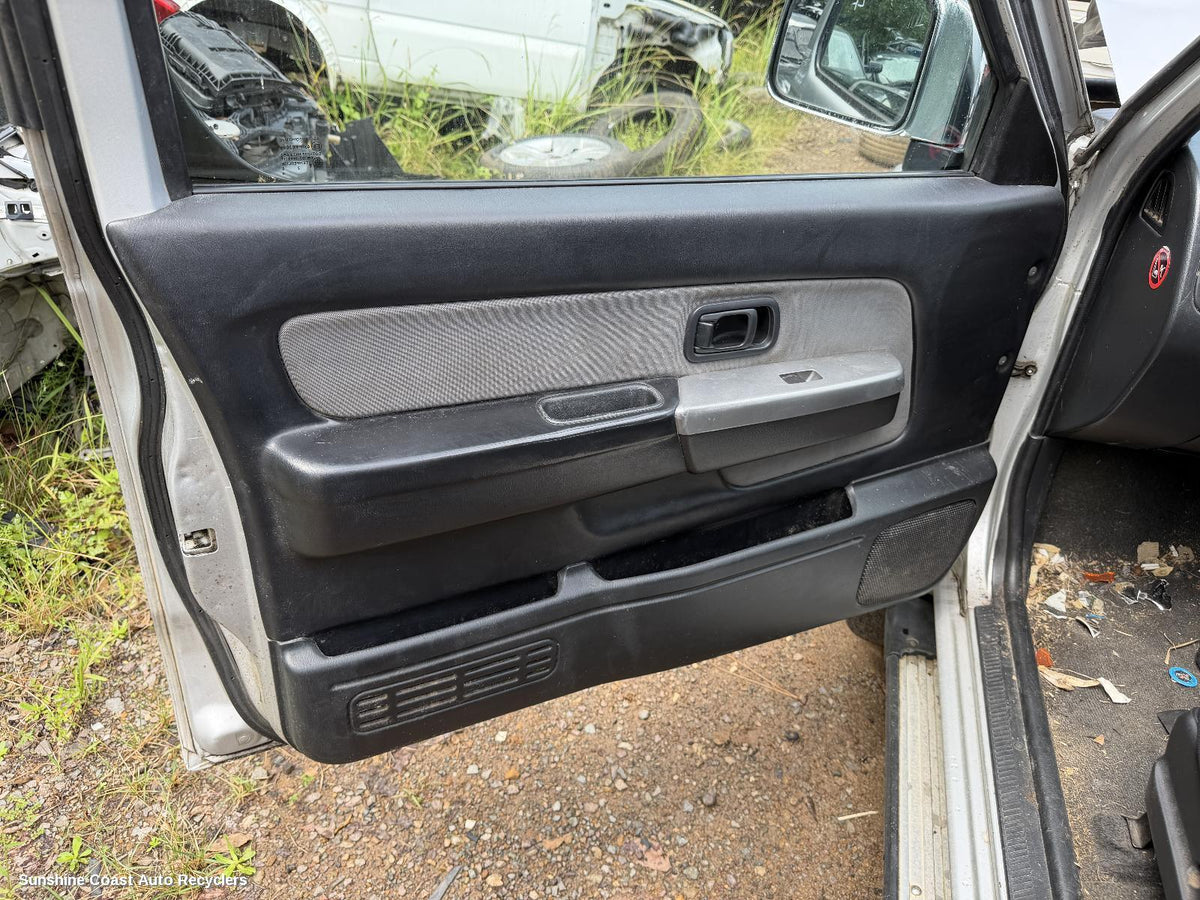 1997-2015 Nissan Navara Door Handle