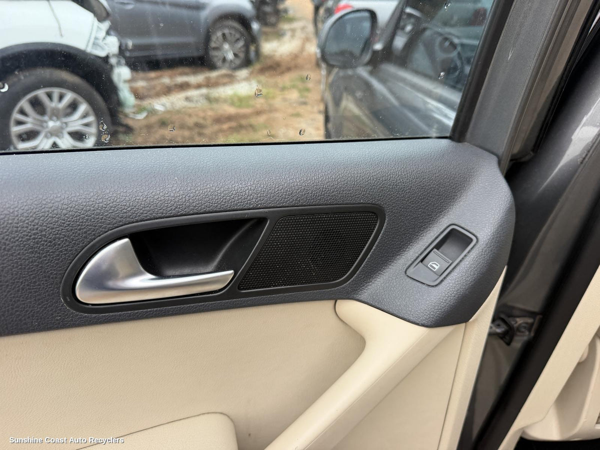 2008-2016 Volkswagen Tiguan Pwr Dr Wind Switch
