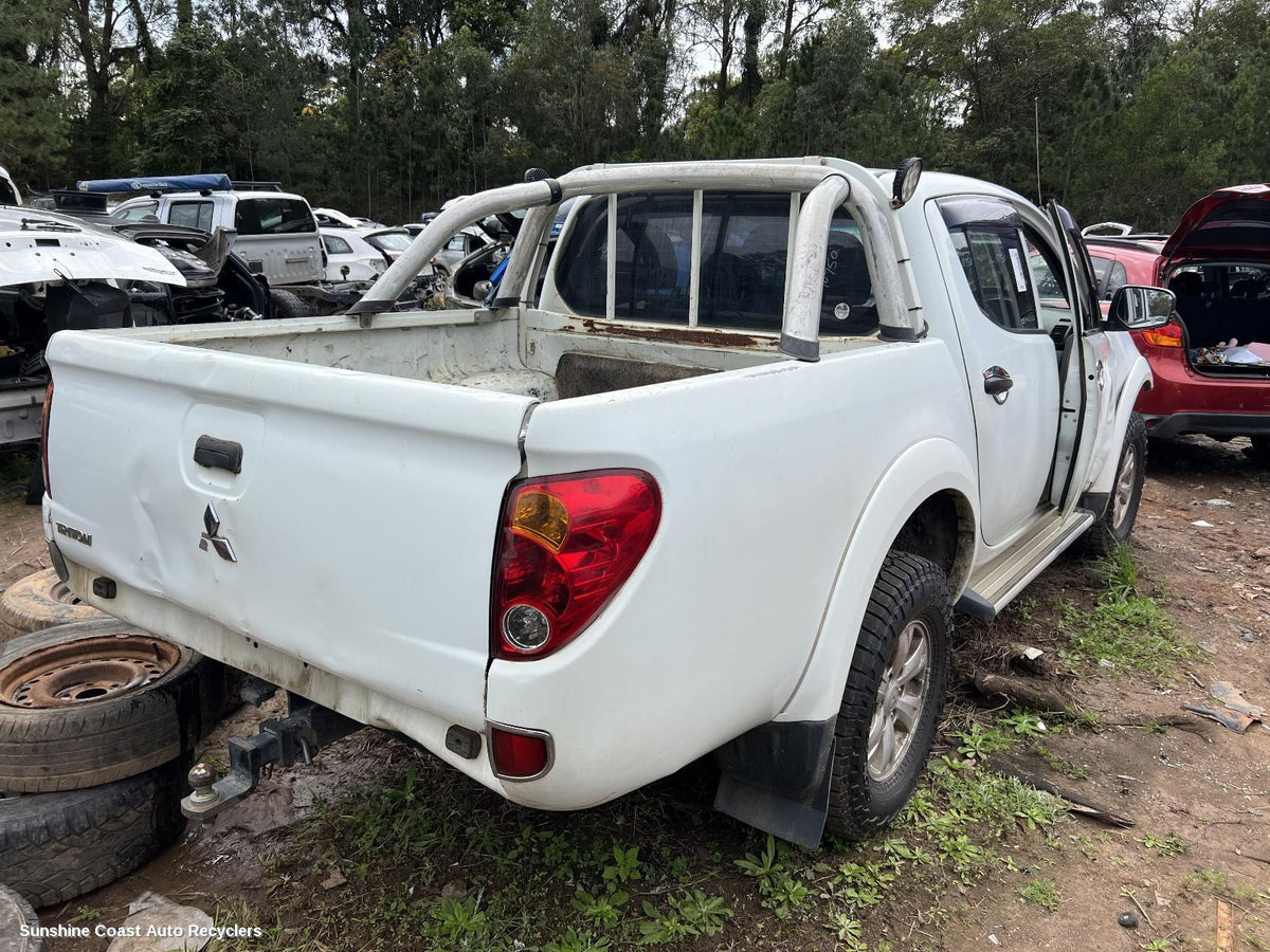2009-2015 Mitsubishi Triton Owners Handbook