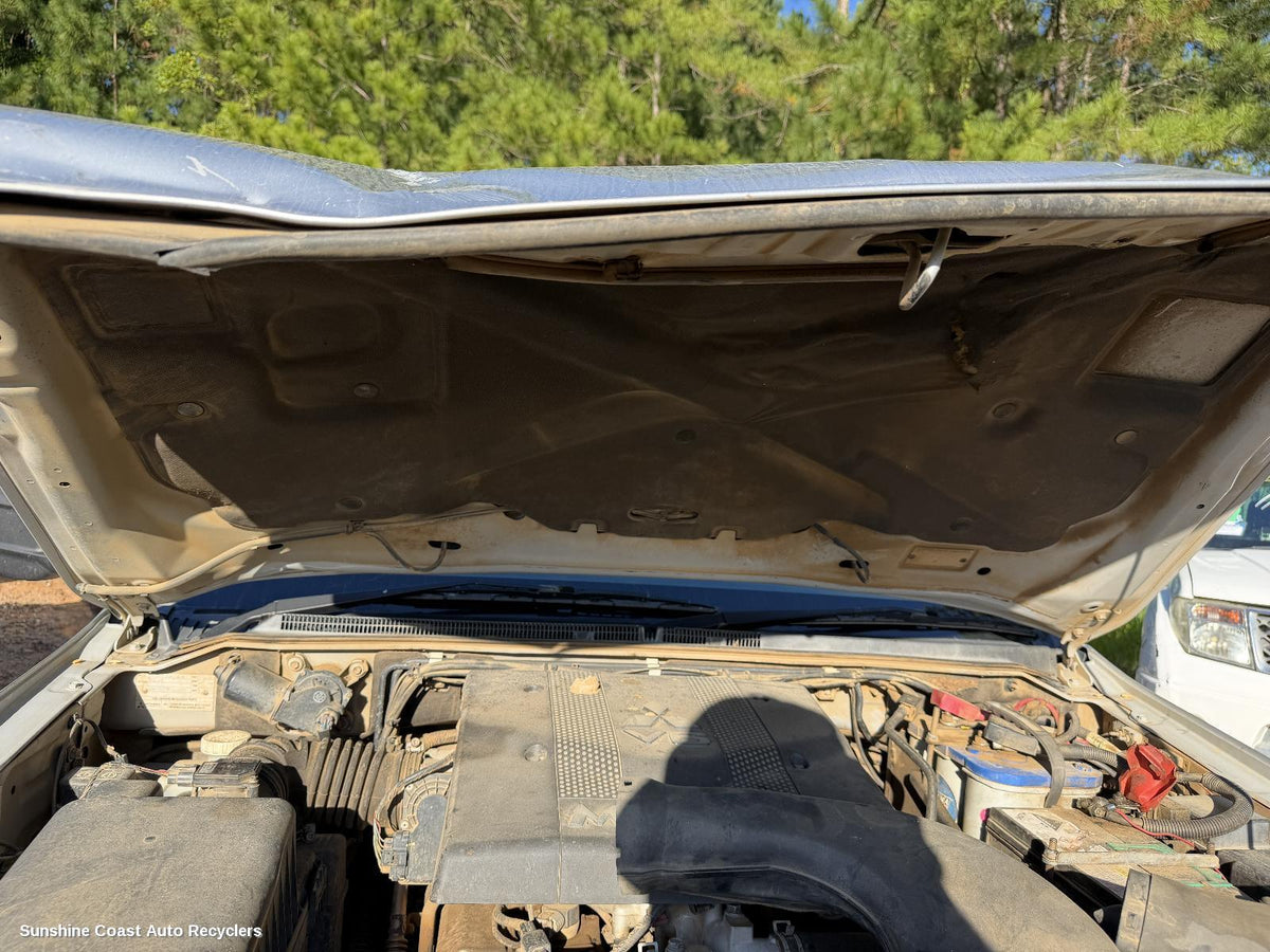 2006-2014 Mitsubishi Pajero Plenum Chamber