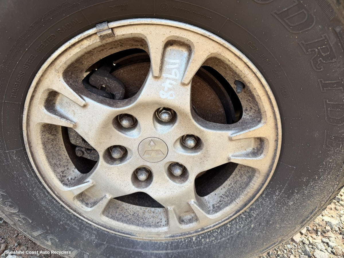 2000-2002 Mitsubishi Pajero Mud Flaps