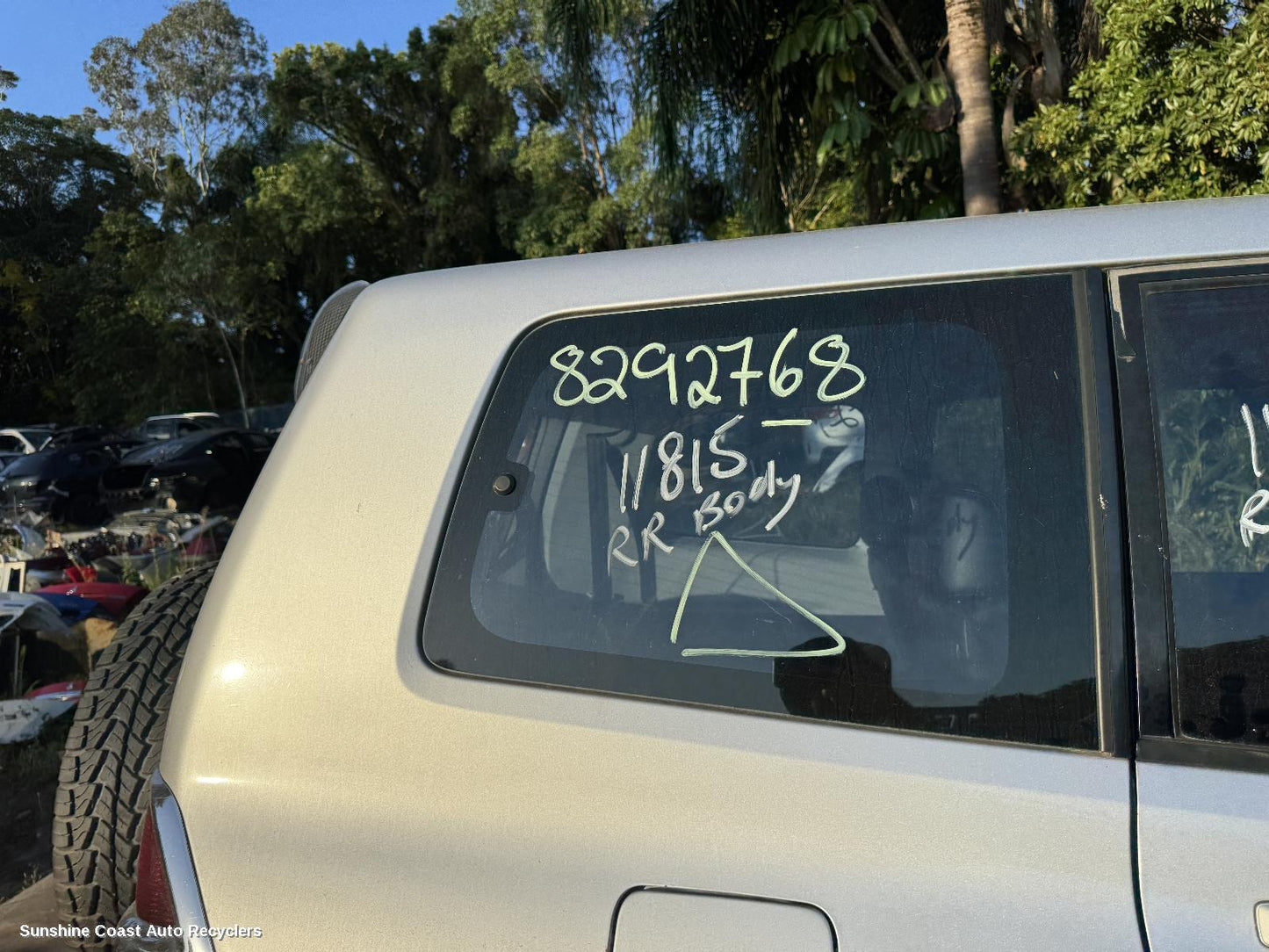 2000-2006 Mitsubishi Pajero Right Rear Side Glass
