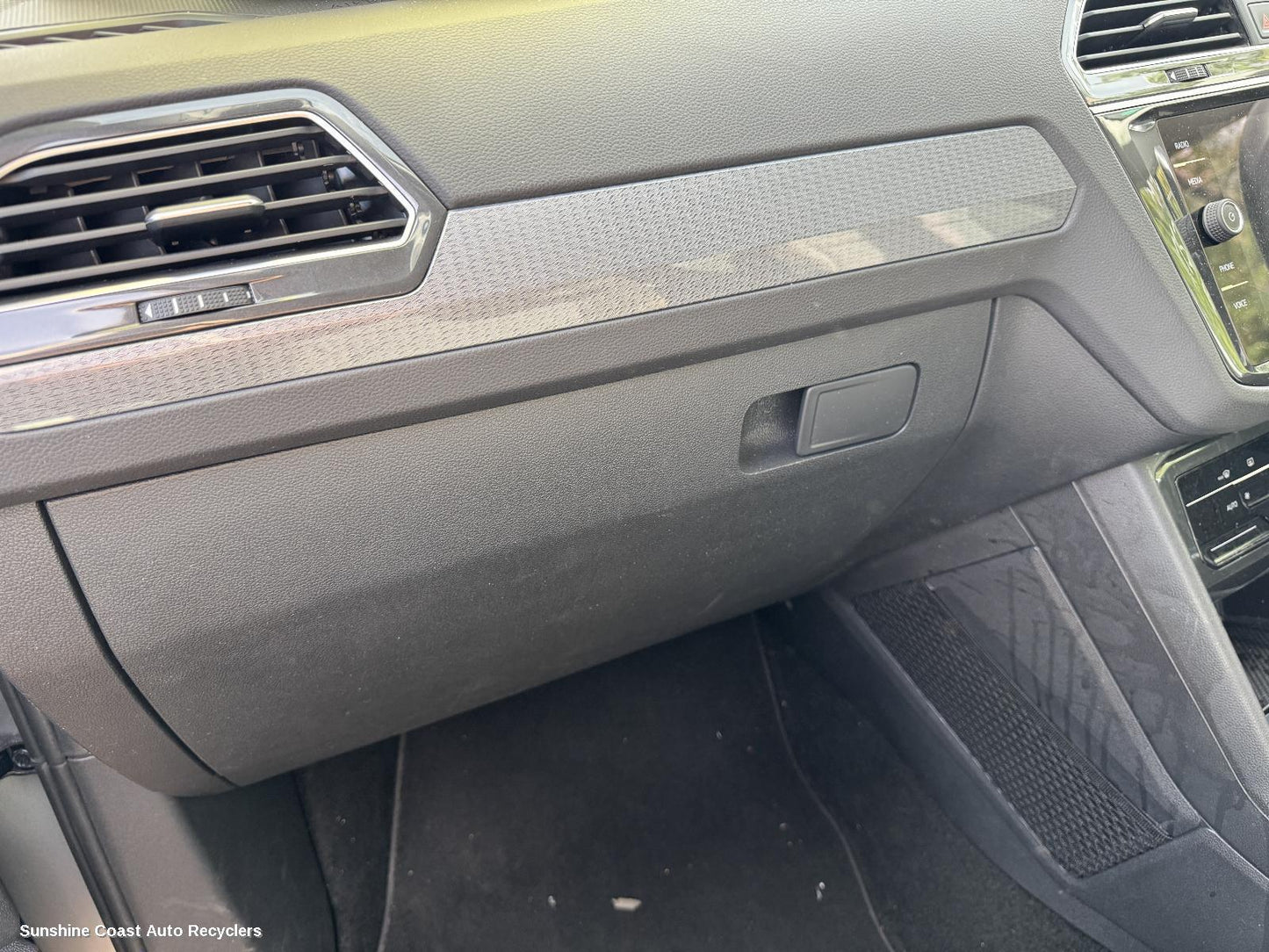 2022 Volkswagen Tiguan Glove Box