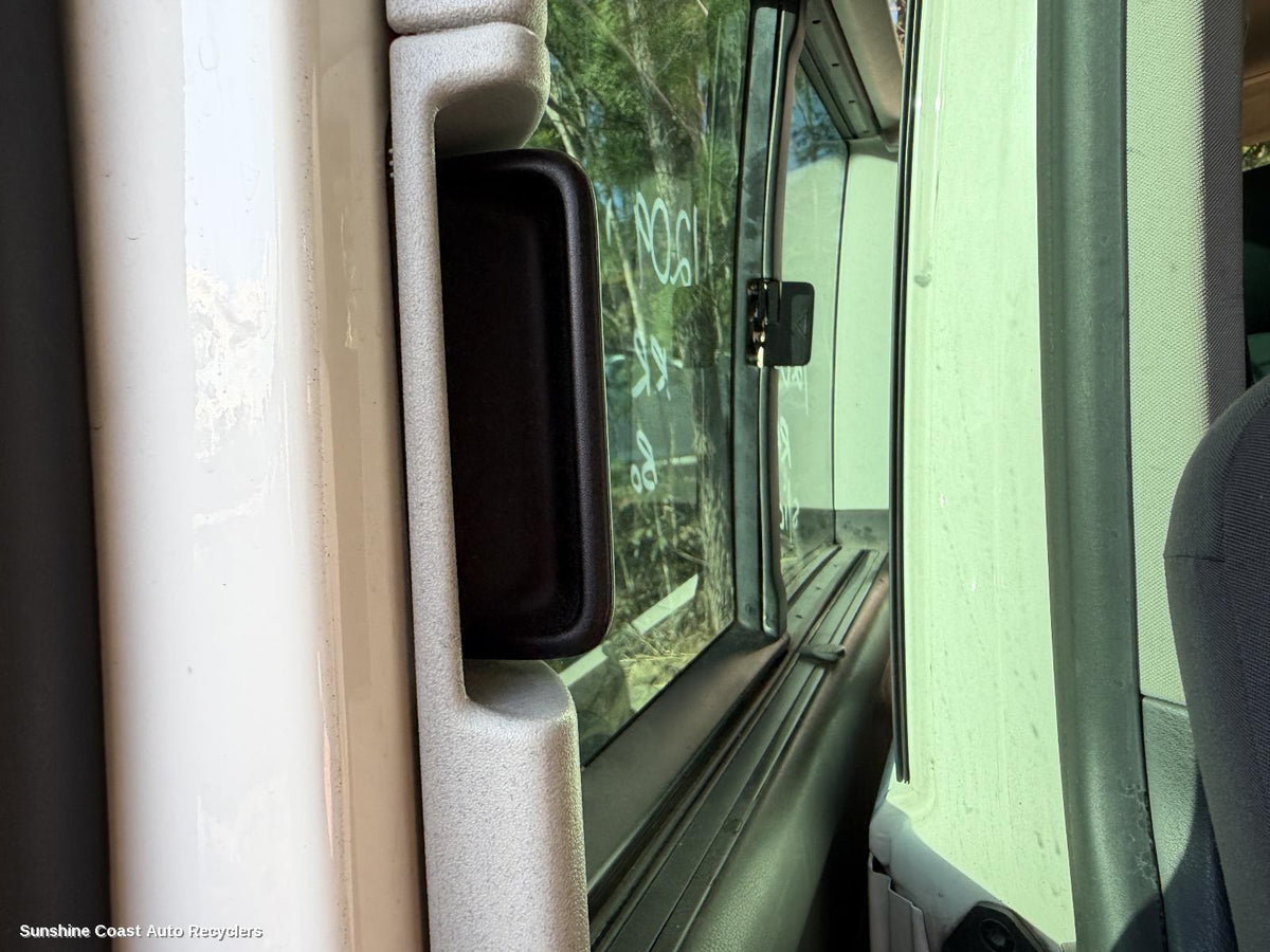 2004-2015 Volkswagen Transporter Door Handle