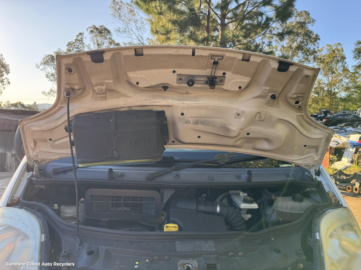 2013 Renault Trafic Bonnet Lock Support