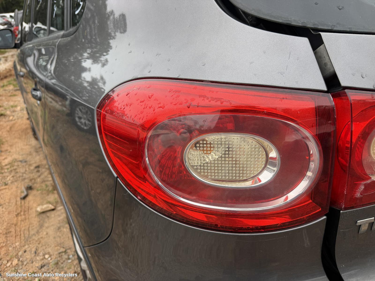 2008-2011 Volkswagen Tiguan Left Taillight