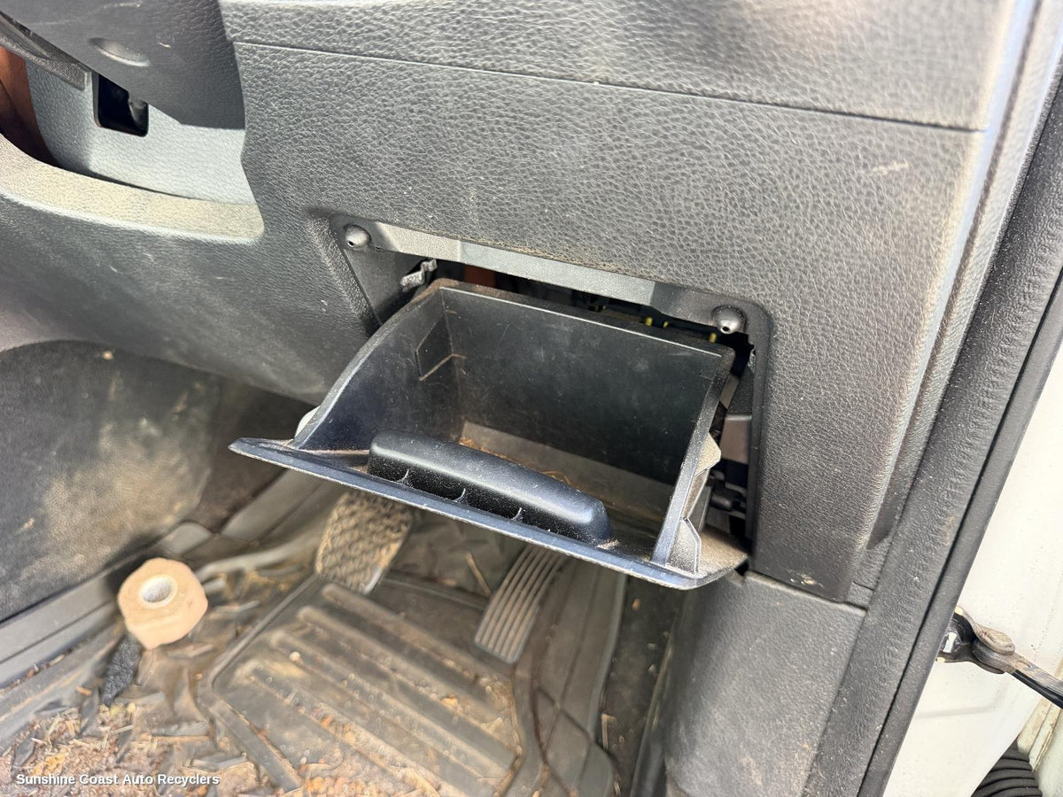 2015-2025 Ldv G10 Glove Box