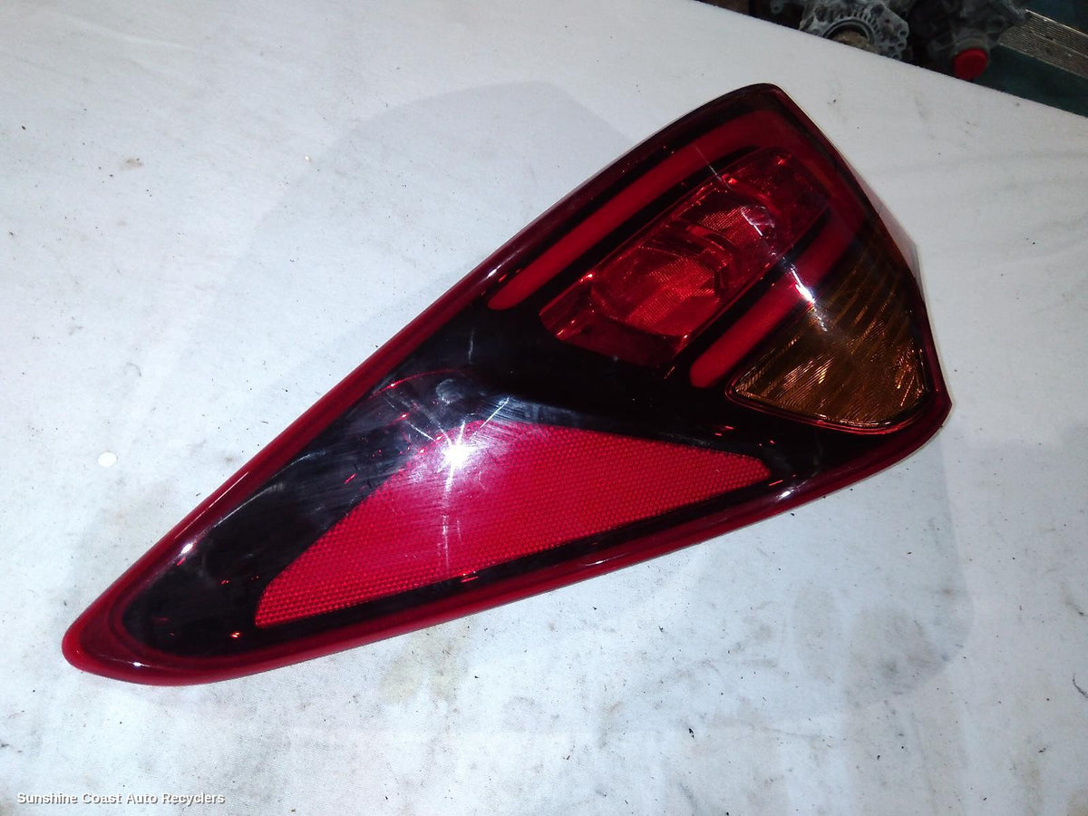 2015-2018 Hyundai Santa Fe Left Taillight