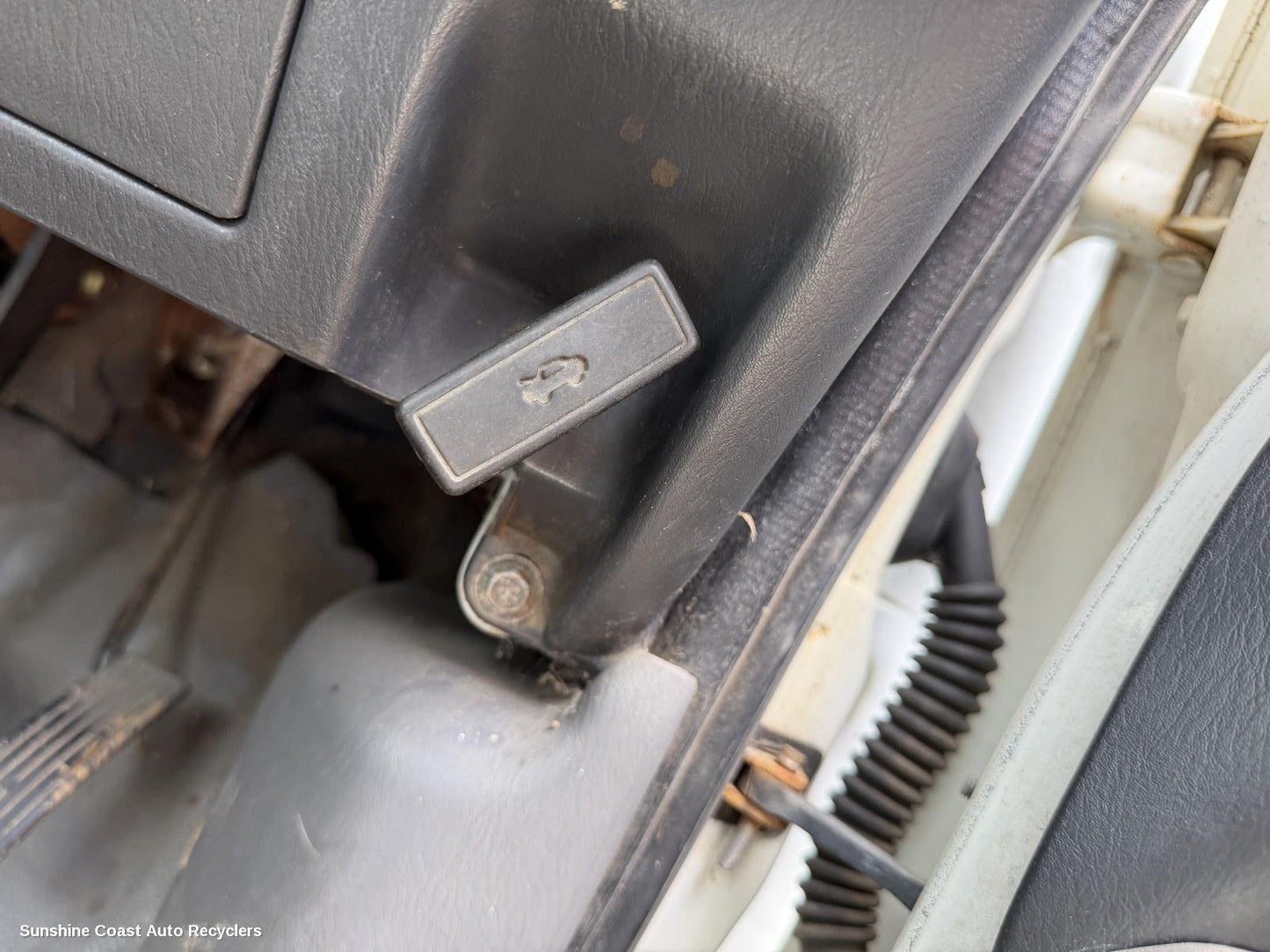 2002-2006 Ford Courier Bonnet Release