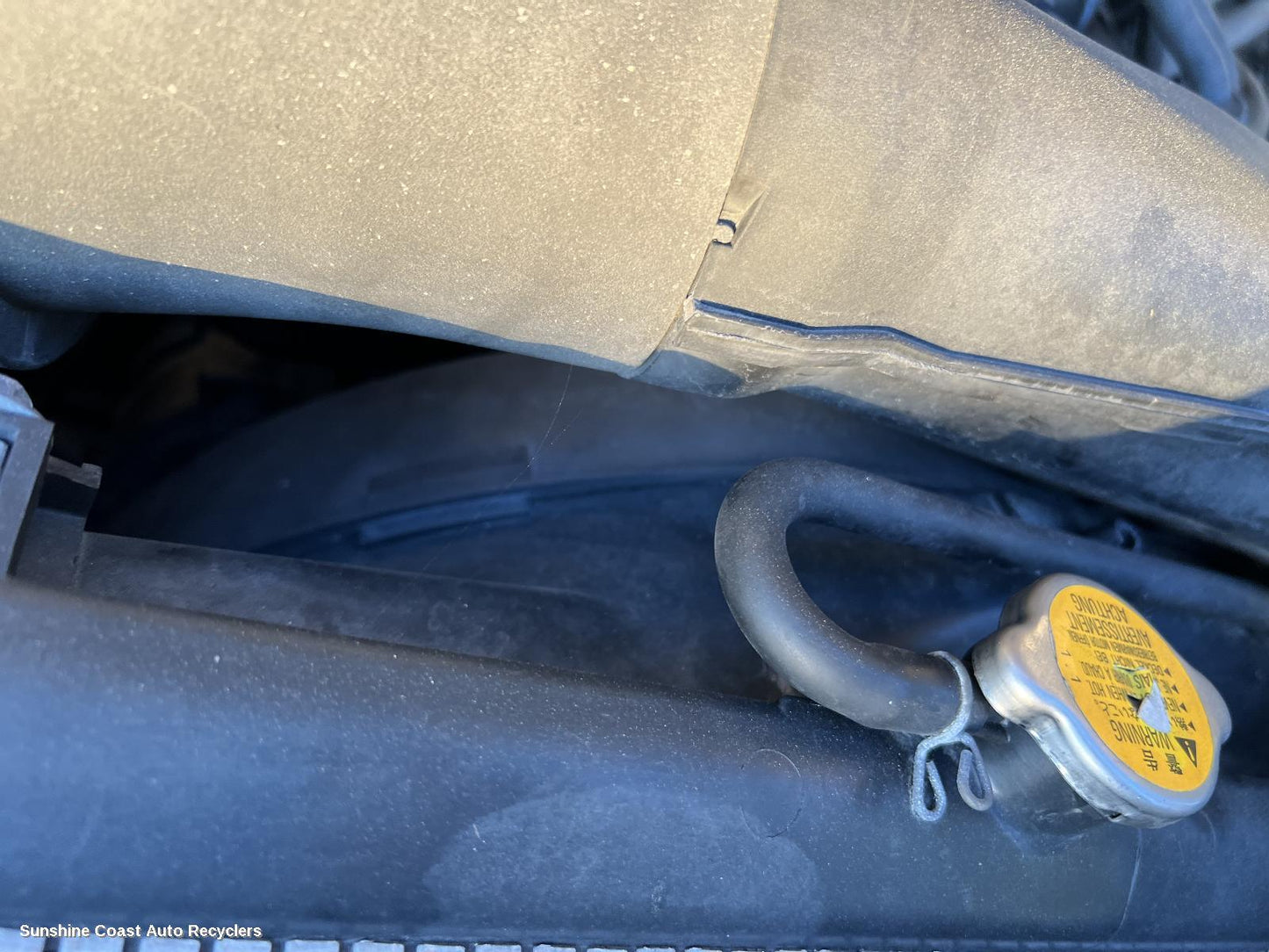 2004 Mitsubishi Pajero Fan Shroud