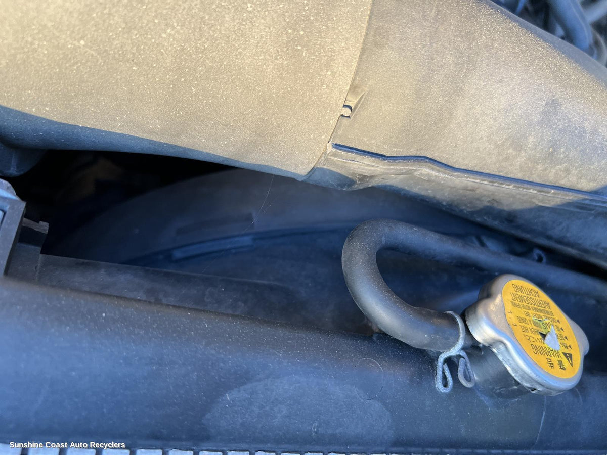 2002-2006 Mitsubishi Pajero Fan Shroud