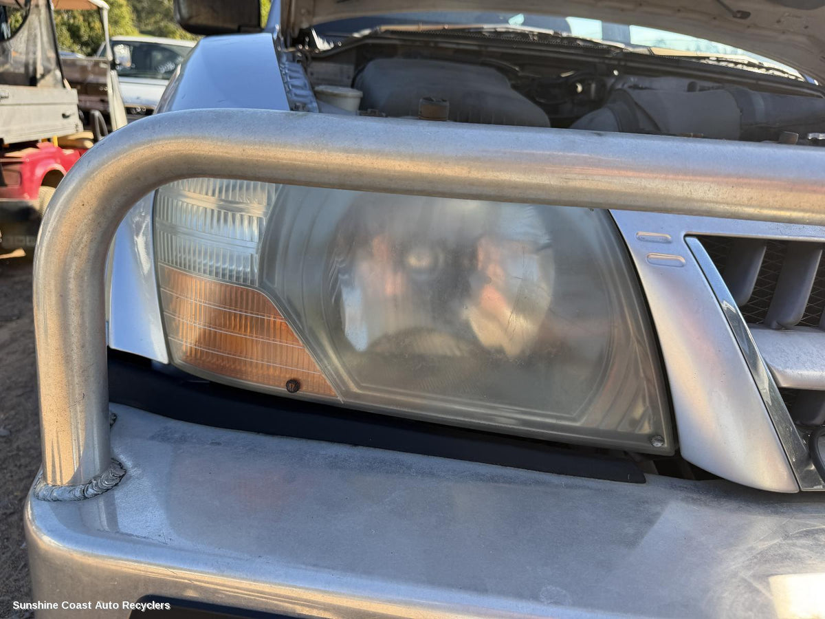 2002-2006 Mitsubishi Pajero Right Headlamp